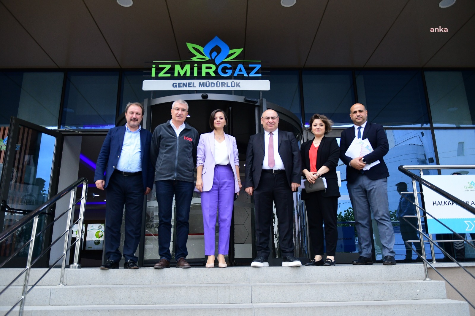 KARABAĞLAR BELEDİYE BAŞKANI KINAY: "TÜM MAHALLELERE DOĞAL GAZIN GELMESİNİ HEDEFLİYORUZ"