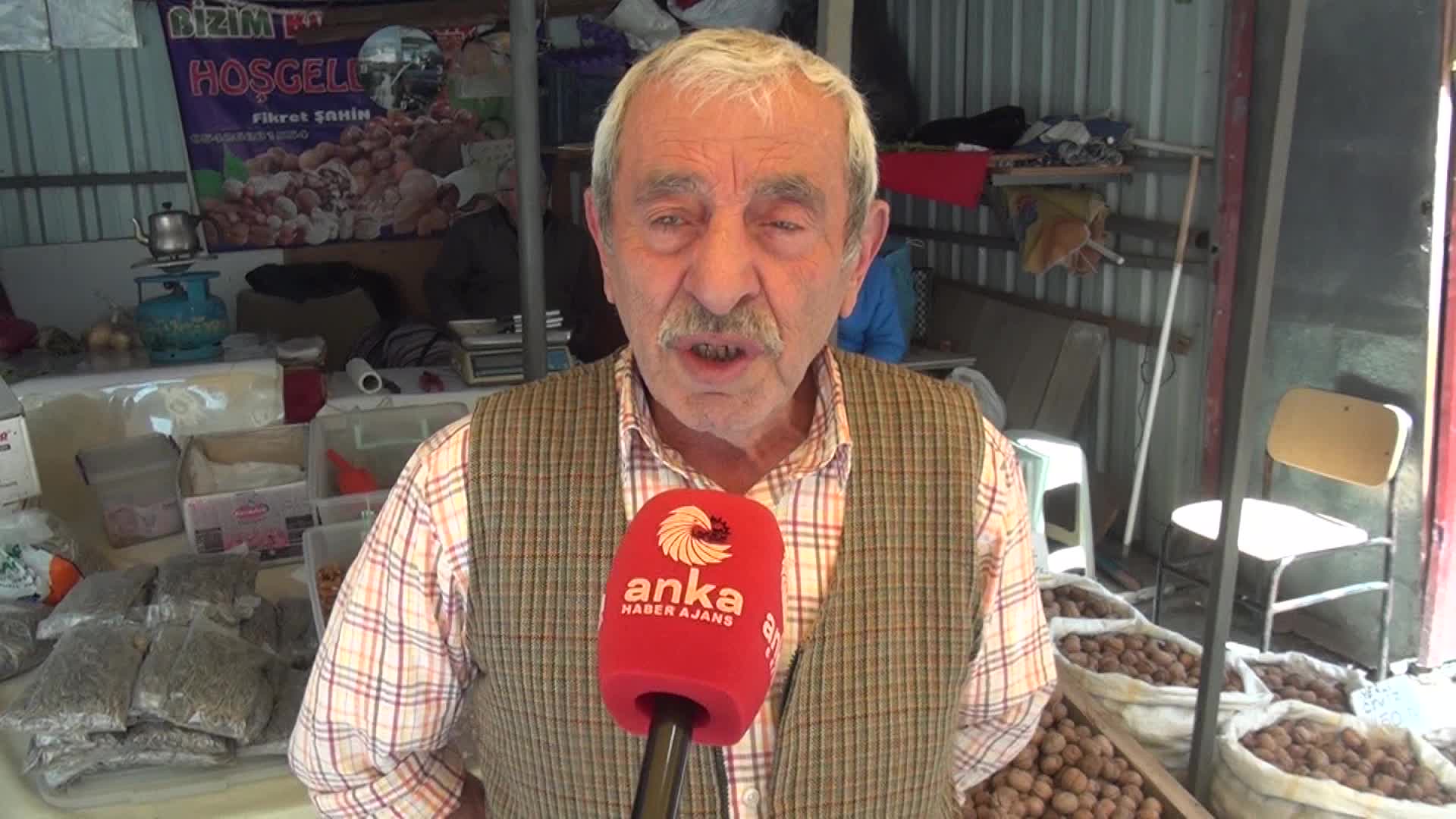 SİNOP’TA CEVİZ SATIŞI YAPAN ŞAHİN: "GEÇİNEBİLSEM 75 YAŞINDAKİ KİŞİ BURAYA KADAR GELİP BEKLER Mİ?"