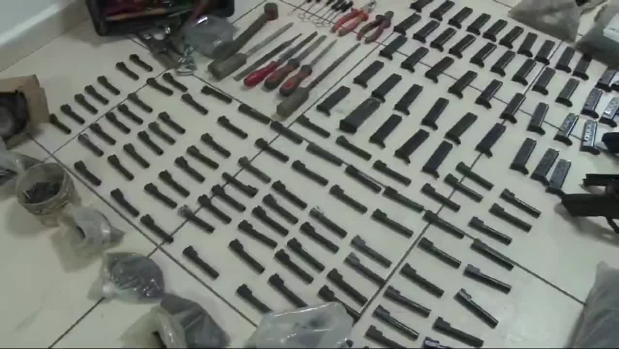 ALİ YERLİKAYA: "BATMAN'DA YASA DIŞI SİLAH KAÇAKÇILIĞINA YÖNELİK DÜZENLENEN MERCEK-18 OPERASYONUNDA 4 ŞÜPHELİ YAKALANDI"