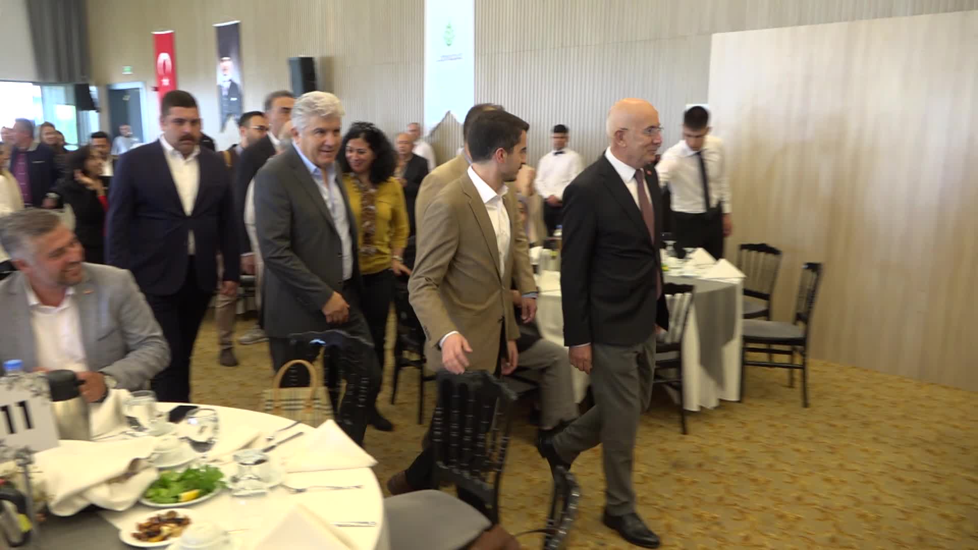 ÇANKAYA BELEDİYE BAŞKANI GÜNER, MUHTARLARLA BULUŞTU: “DEMOKRATİK KATILIM SÜRECİNİ HEP BİRLİKTE İŞLETECEĞİZ”