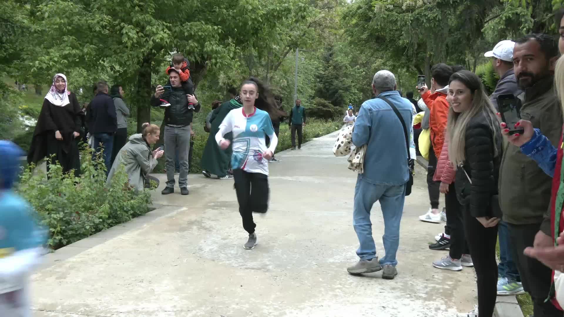 ANKARA'DA ANNELERLE ÇOCUKLARININ "CHALLANGE" KOŞUSU