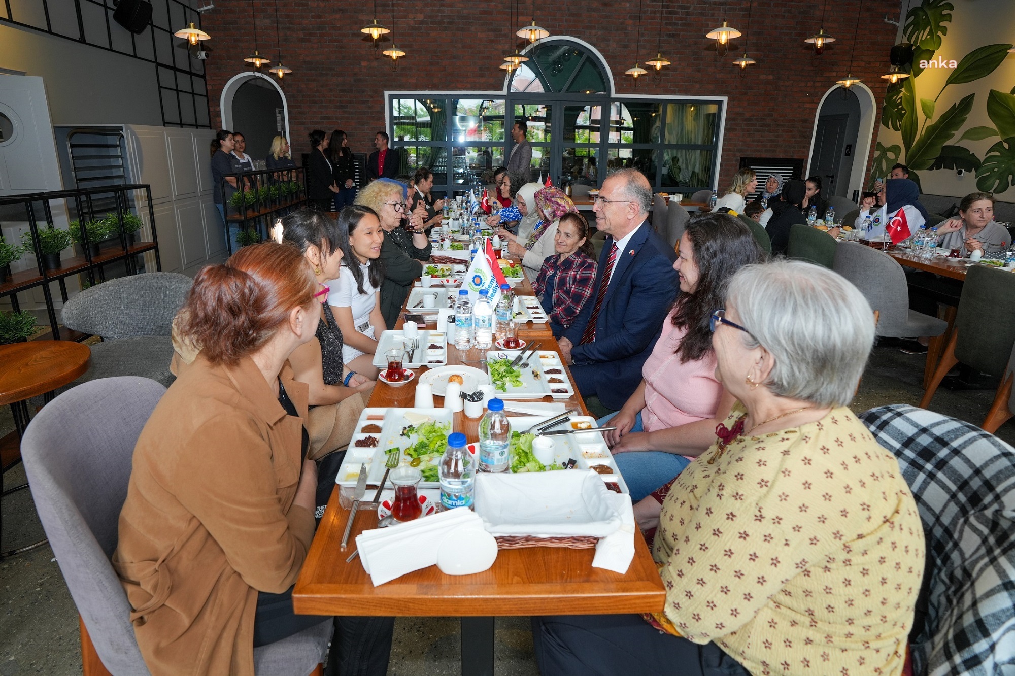 GAZİEMİR BELEDİYE BAŞKANI IŞIK, ŞEHİT ANNELERİ VE EŞLERİYLE BULUŞTU... IŞIK: “HER ZAMAN YANINIZDAYIZ”