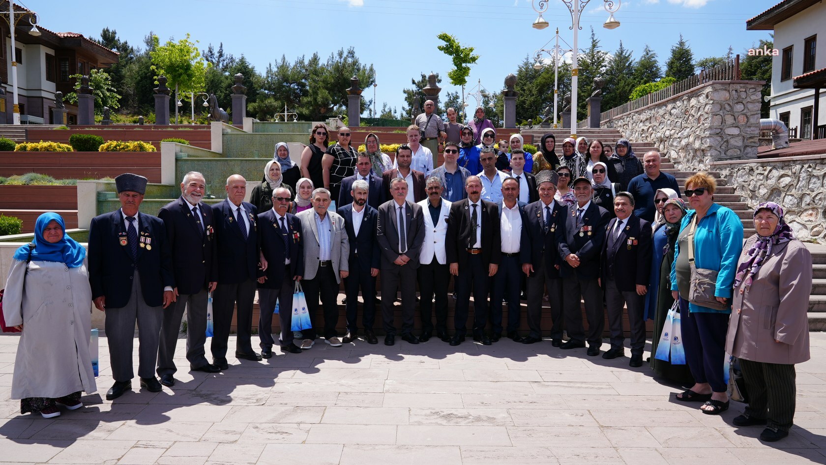 YUNUSEMRE BELEDİYESİ’NDEN ‘ANNELER GÜNÜ’ ETKİNLİĞİ