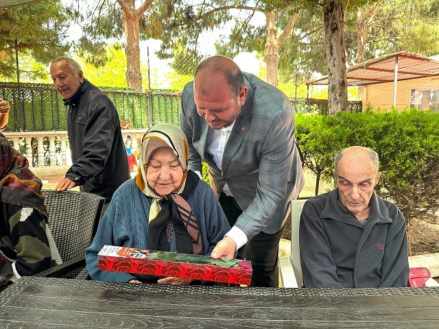 MENDERES BELEDİYE BAŞKANI İLKAY ÇİÇEK: “ANNELERİMİZİN YAŞATTIĞI MUCİZELER İLE DÜNYAMIZ GÜZELLEŞİYOR”