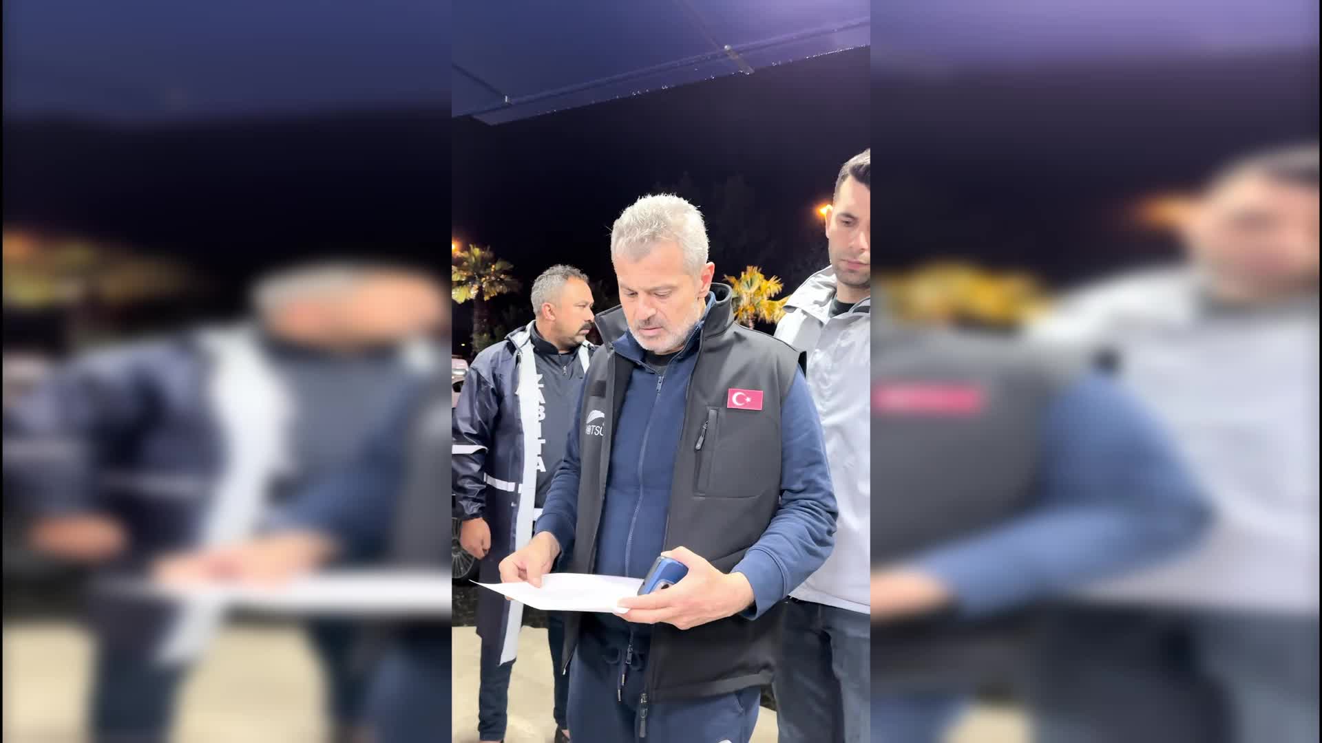 HATAY BÜYÜKŞEHİR BELEDİYESİ EKİPLERİNDEN SU TAŞKINLARINA KARŞI SAHADA YOĞUN ÇALIŞMA