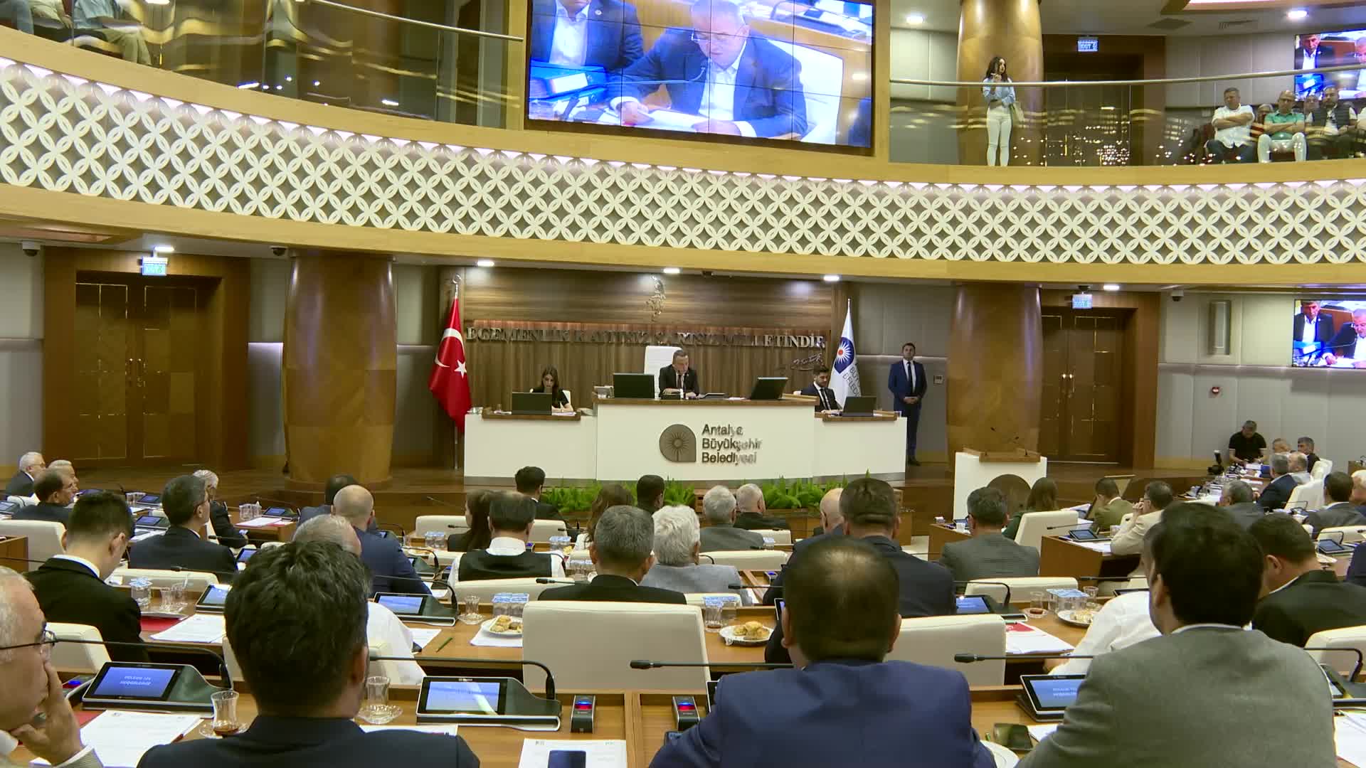 ANTALYA BÜYÜKŞEHİR BELEDİYE MECLİSİ’NDE TUTUKLU KEPEZ BELEDİYE BAŞKANI MESUT KOCAGÖZ İÇİN "ADALET" SESLERİ YÜKSELDİ