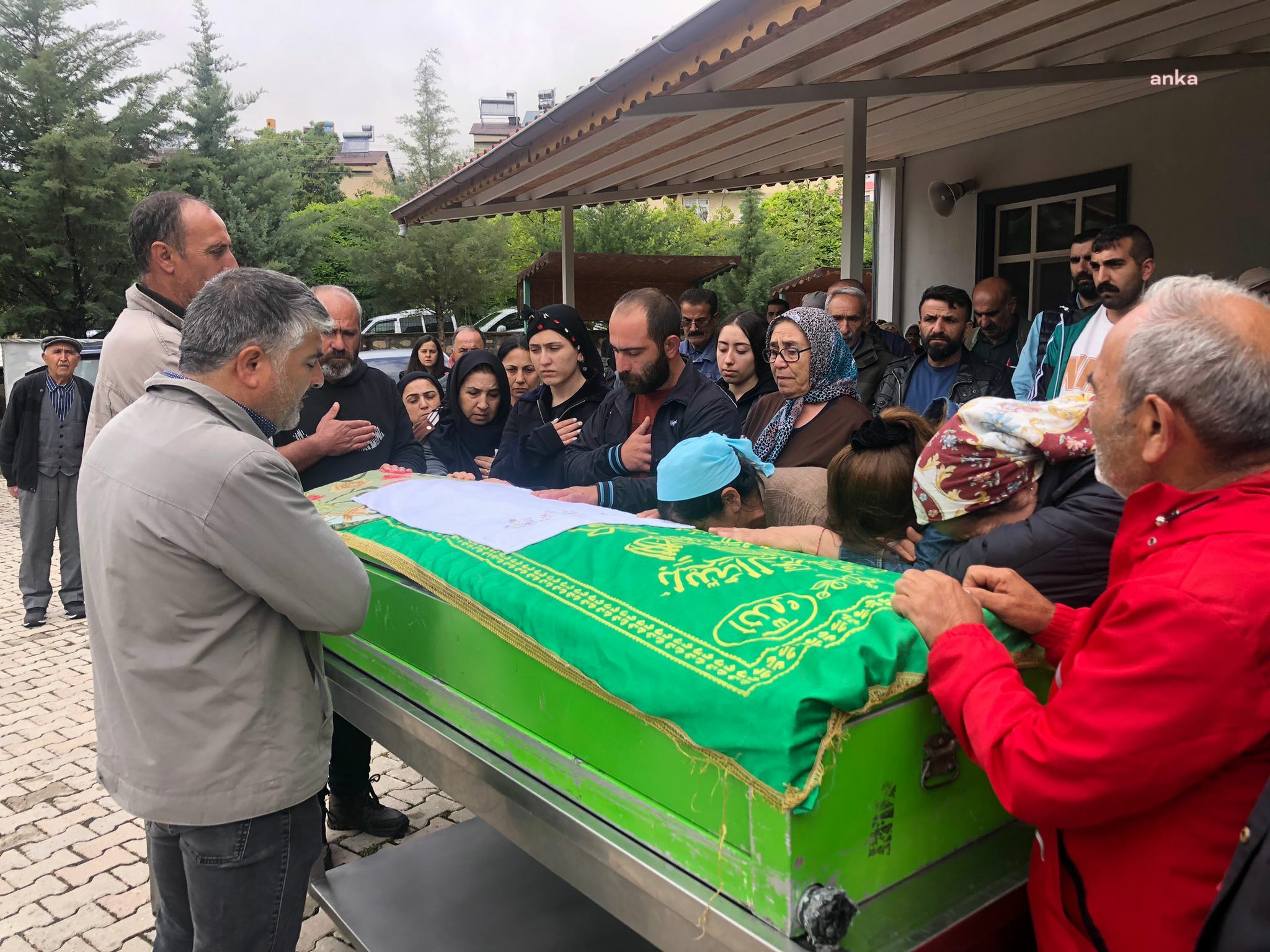 CANSIZ BEDENİ TOPRAĞA GÖMÜLÜ HALDE BULUNAN DİLARA, GÖZYAŞLARIYLA SON YOLCULUĞUNA UĞURLANDI