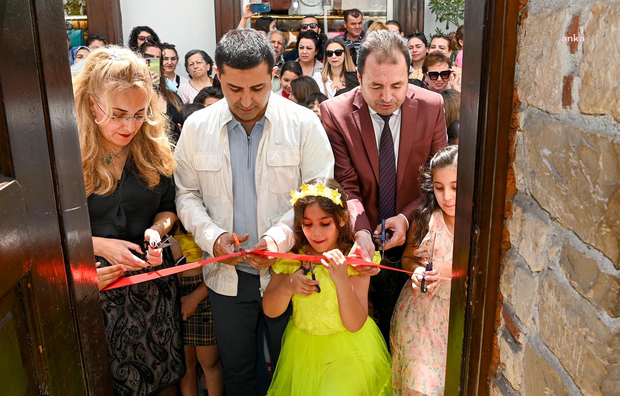 KUŞADASI BELEDİYESİ'NDEN 'ÇOCUK GÖZÜYLE DOĞA VE RENKLERİ' SERGİSİ