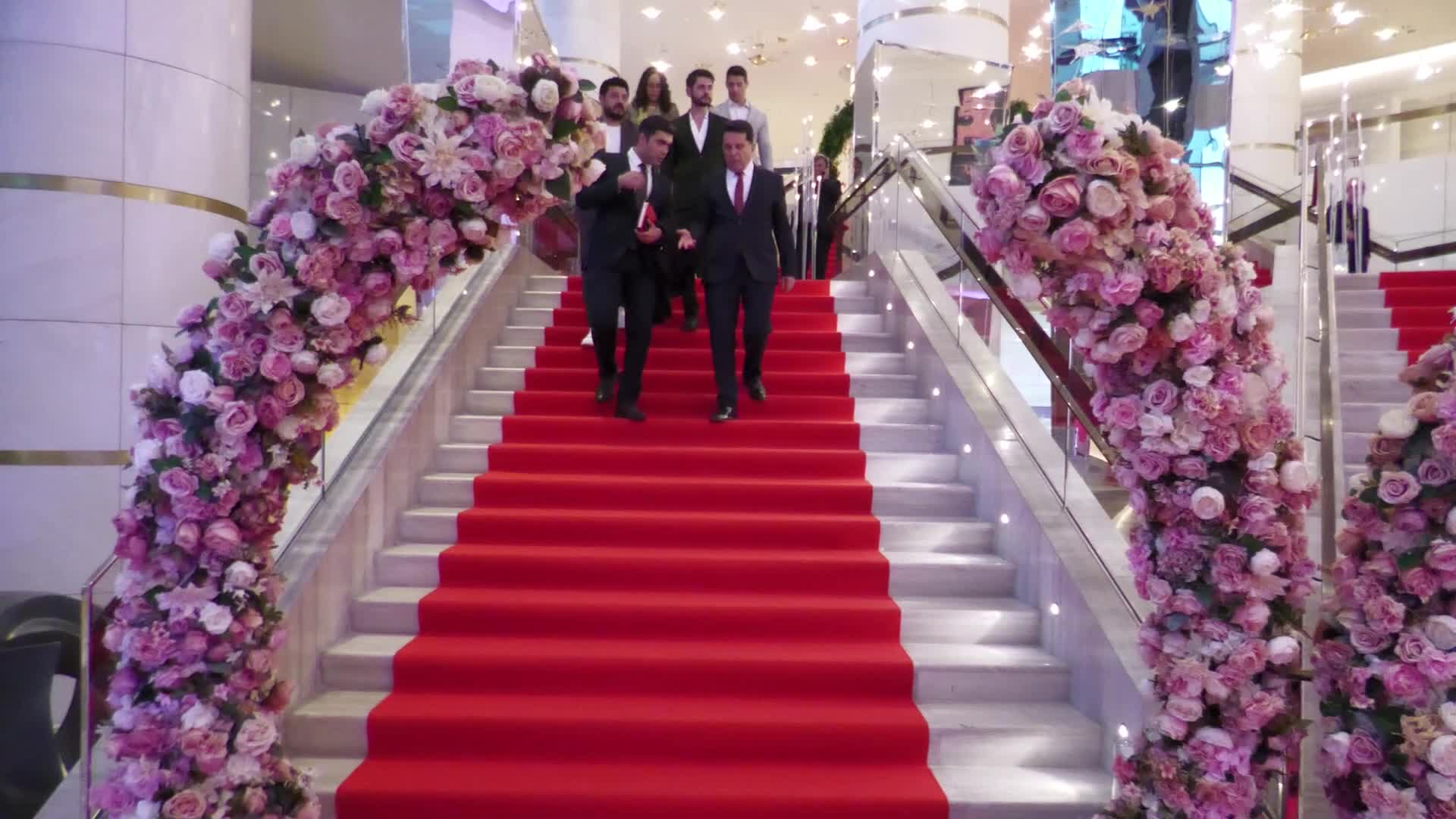 ESENYURT BELEDİYE BAŞKANI ÖZER, YILIN “KÜLTÜR VE SANAT MARKASI” ÖDÜLÜNÜ ALDI