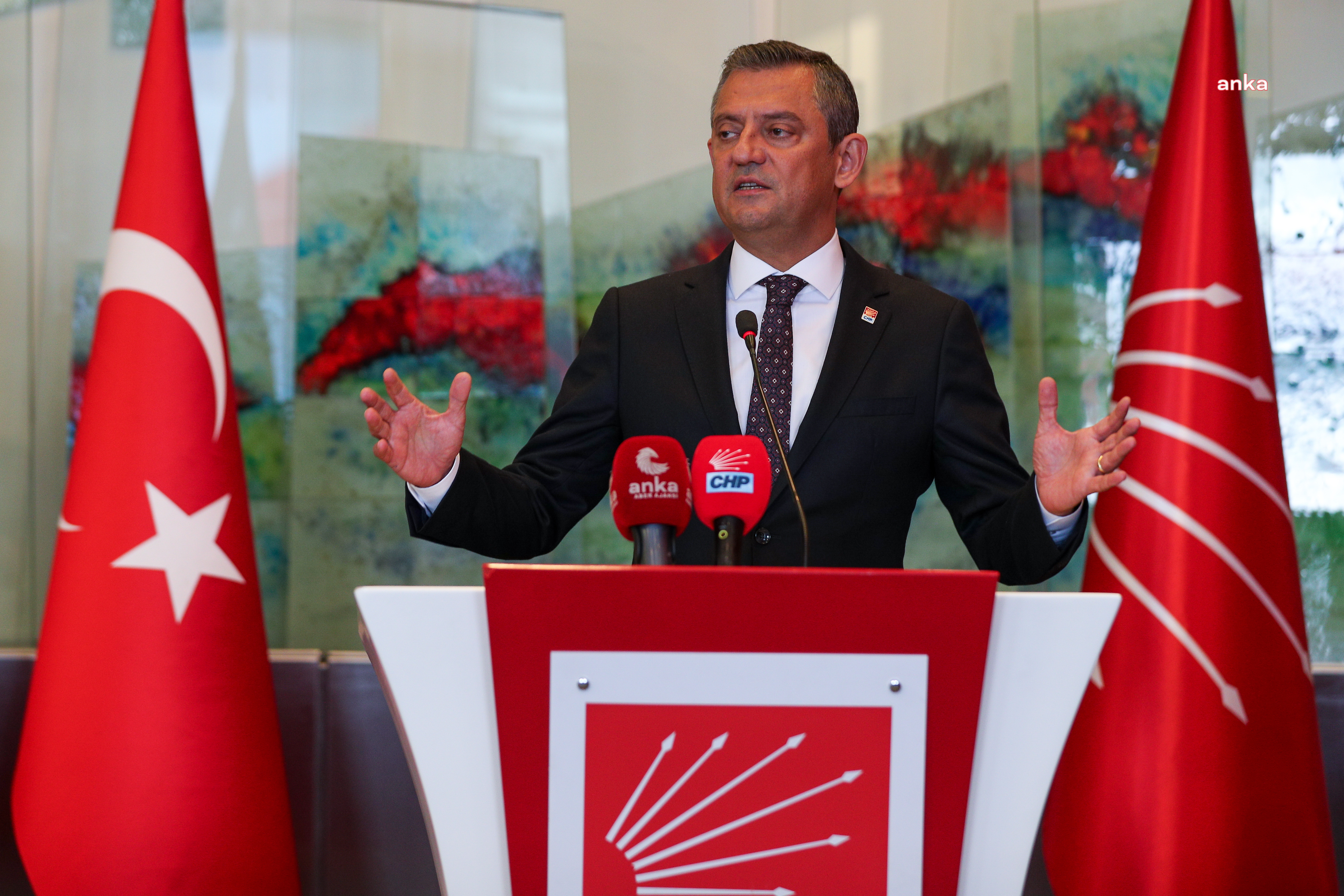 ÖZGÜR ÖZEL, DÜNYA ÇİFTÇİLER GÜNÜ'NÜ KUTLADI