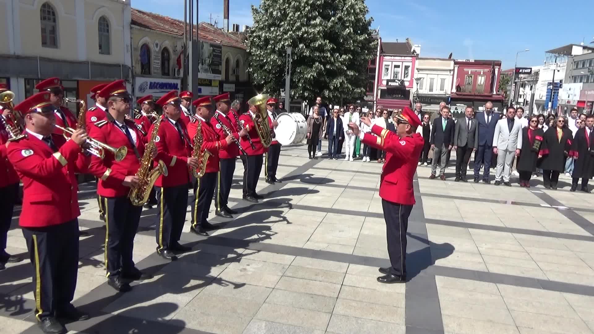 EDİRNE ECZACILAR ODASI BAŞKANI KILIÇCIGİL: “HASTALARIMIZIN TEDAVİLERİ İÇİN İHTİYAÇ DUYDUKLARI İLAÇLARA ERİŞİM SAĞLANMALIDIR”