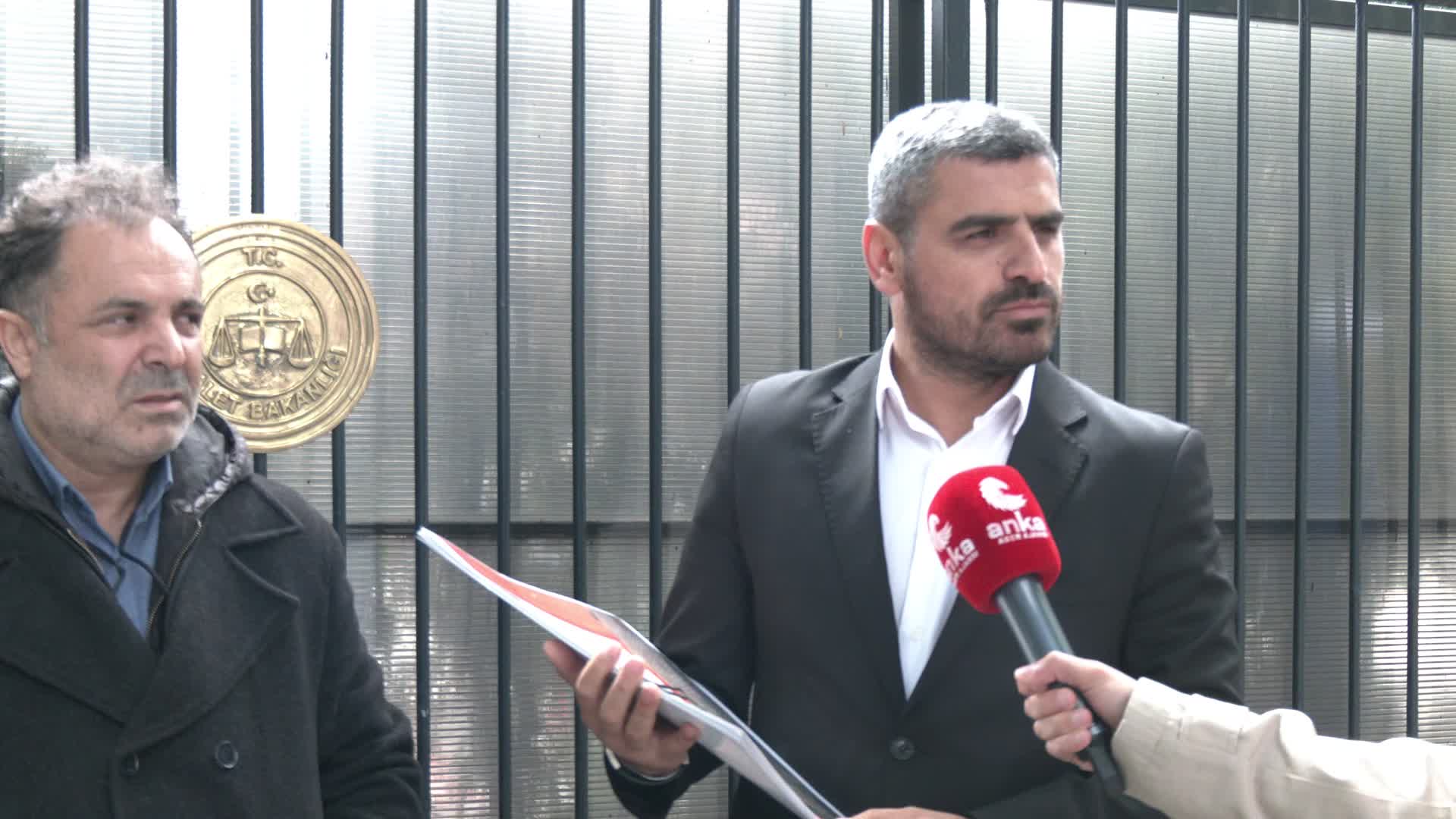 KIRKLARELİ'NDE RUHSATSIZ İŞLETİLEN BUNGALOVLARDA SELE KAPILARAK YAŞAMINI YİTİRENLERİN AİLELERİ ADALET BAKANLIĞI ÖNÜNDE AÇIKLAMA YAPTI