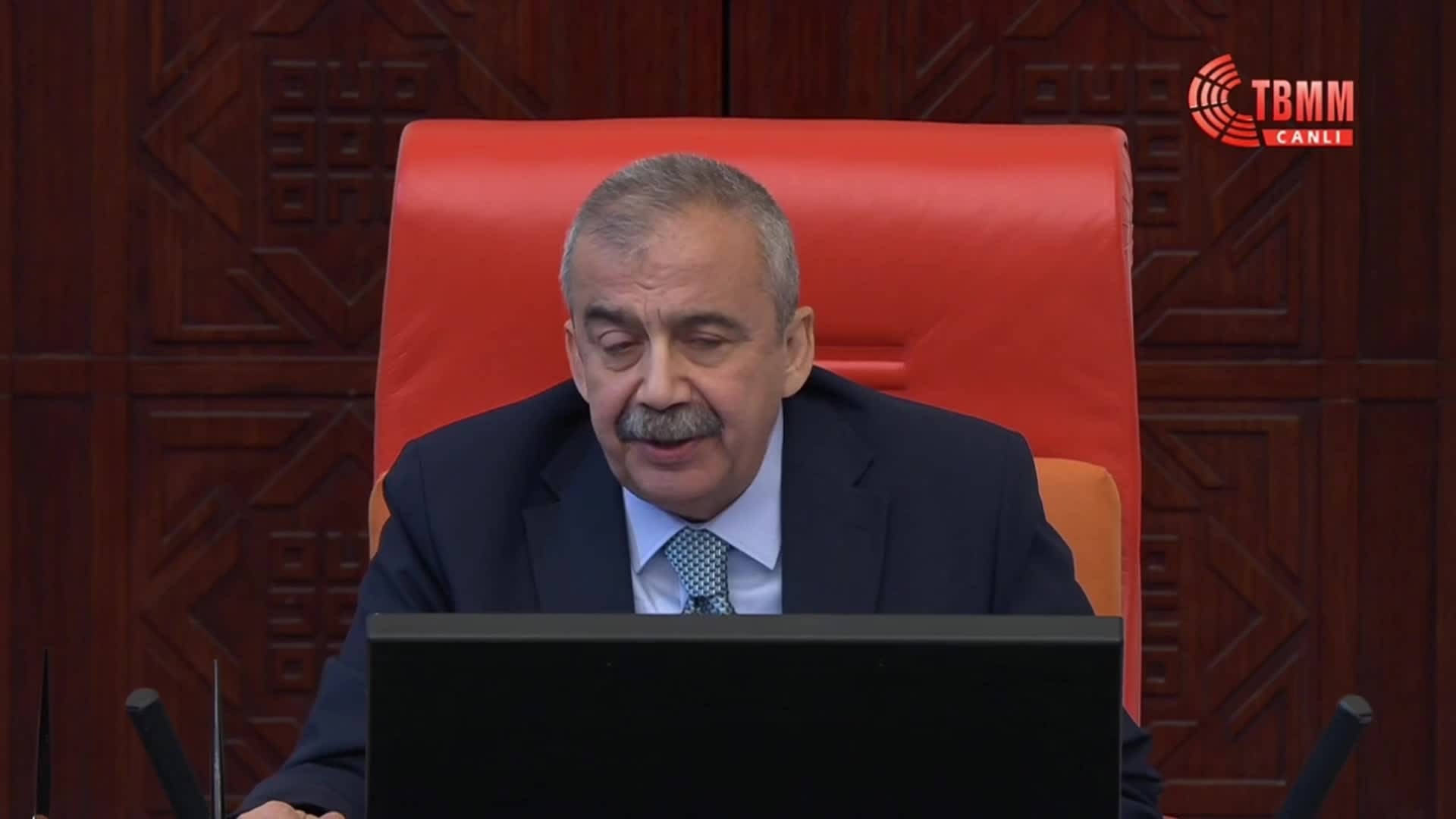 TBMM GENEL KURULU'NDA İKTİDARIN REDDETTİĞİ ÖNERGELER TARTIŞMA YARATTI... "AKP GRUBU'NUN ADI BUGÜNDEN SONRA 'REDGİLLER' OLMALI"