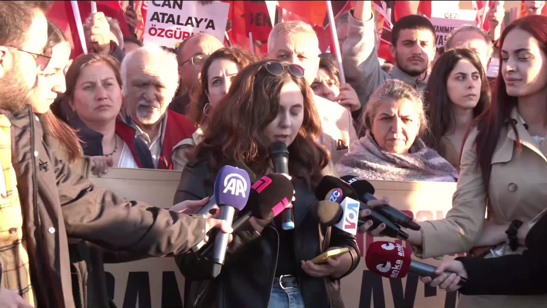 CAN ATALAY İÇİN İSTANBUL ADLİYESİ ÖNÜNDEN ADALET ÇAĞRISI... TİP GENEL BAŞKANI BAŞ: "ADINDA ADALET OLAN BU PARTİ TÜRKİYE'DE ADALETİ KATLEDEREK VAR OLUYOR"