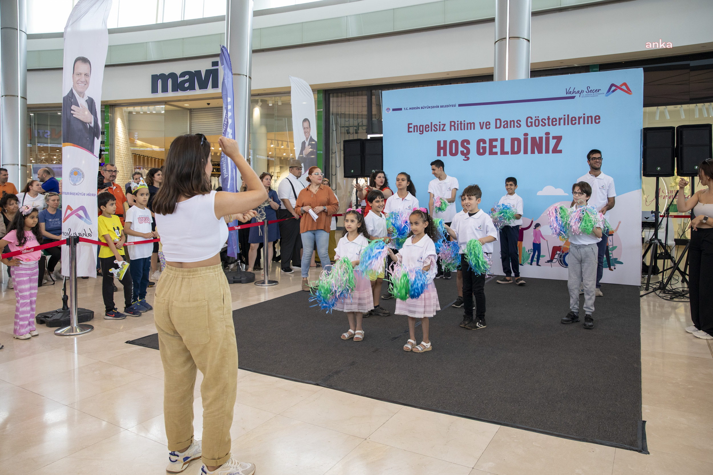 MERSİN’DE DANS VE RİTİM GÖSTERİSİ İLE ENGELLER BİR KEZ DAHA AŞILDI