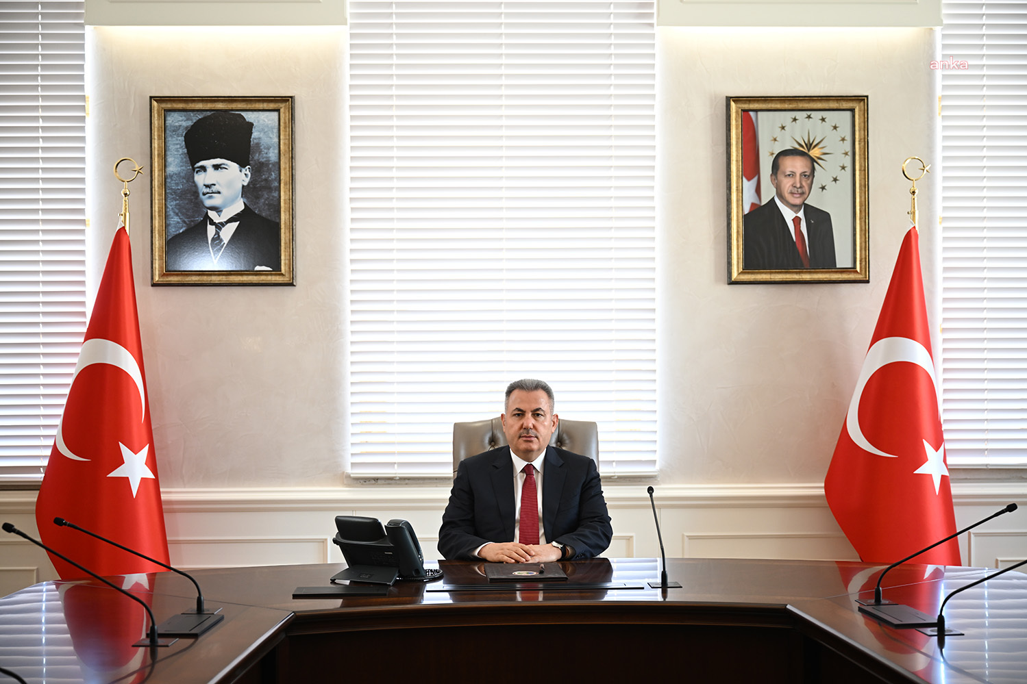 İZMİR'İN KARABURUN AÇIKLARINDA ART ARDA İKİ DEPREM... VALİ ELBAN: "TÜM EKİPLERİMİZ TEYAKKUZ HALİNDE"