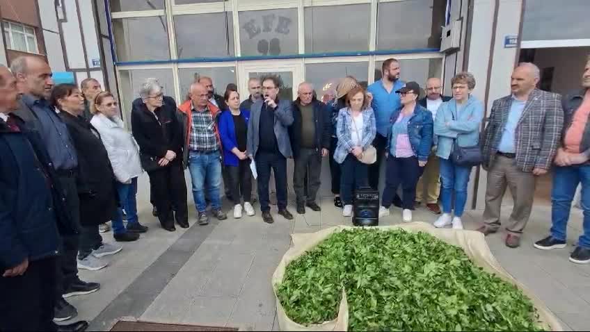 YAŞ ÇAY FİYATINA ÜRETİCİLERİN TEPKİSİNİN ARDINDAN CHP’DEN DE TEPKİ...