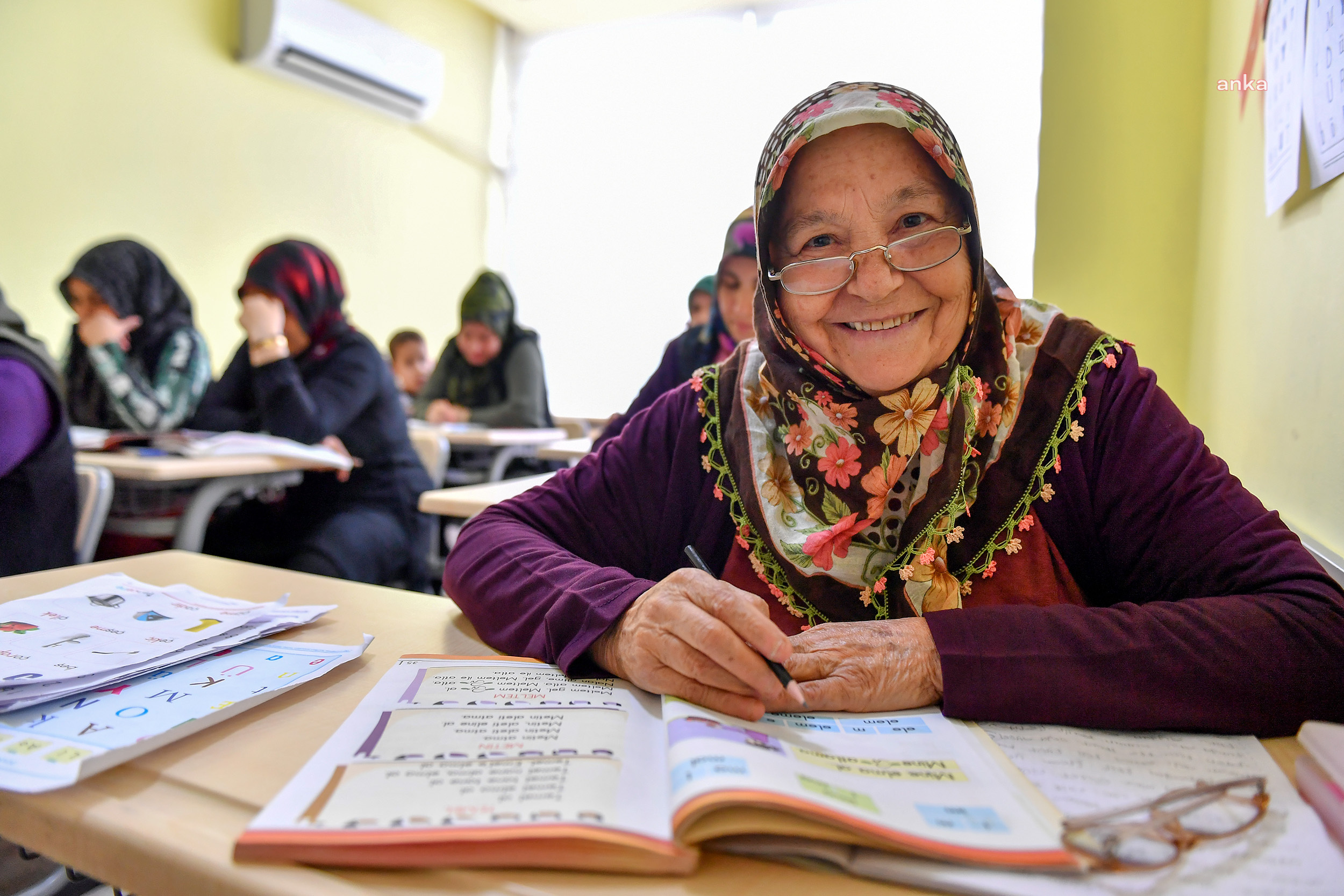 MERSİN BÜYÜKŞEHİR DESTEKLİYOR, KADINLAR OKUMA YAZMA ÖĞRENİYOR