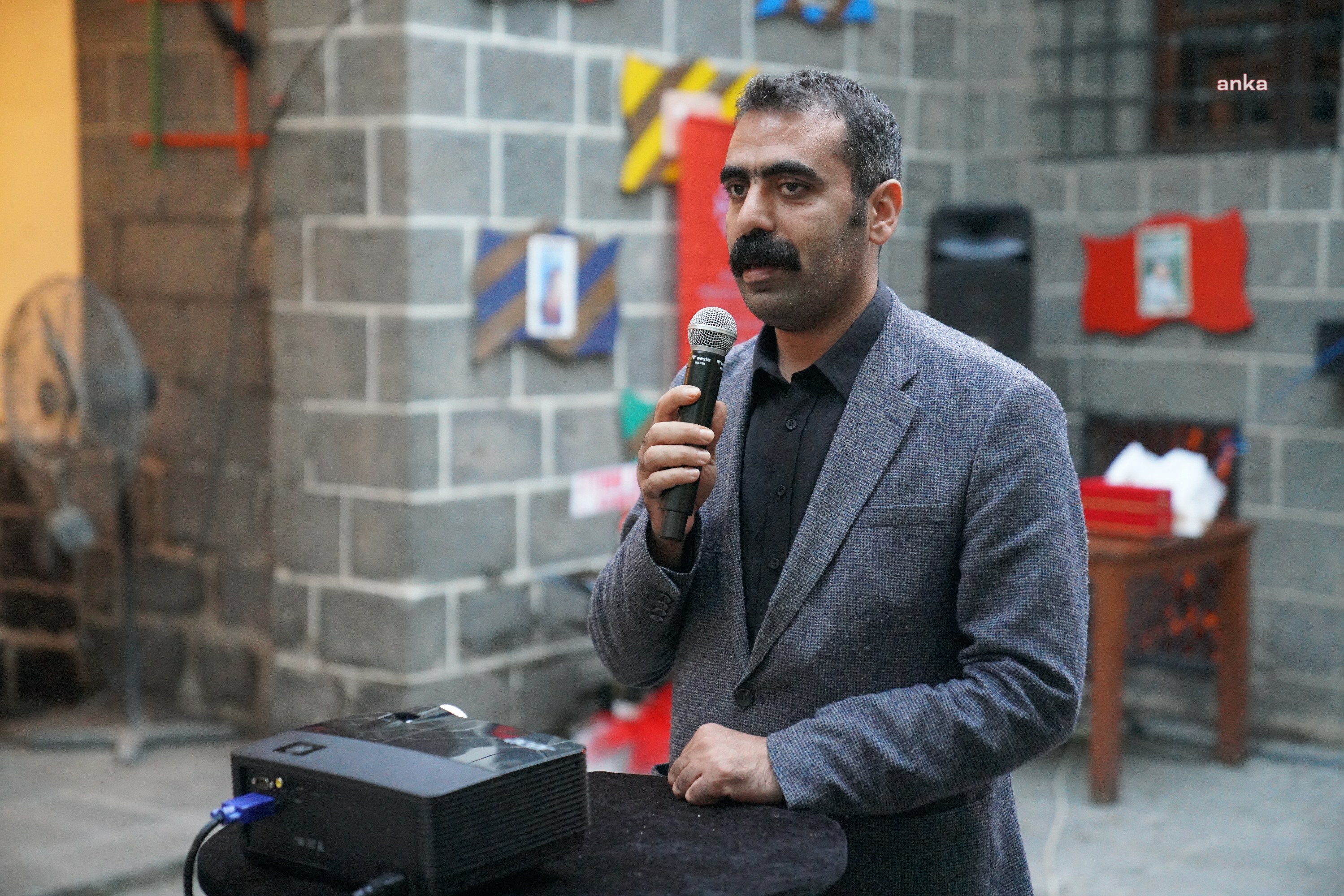 DİYARBAKIR BÜYÜKŞEHİR BELEDİYESİ EŞ BAŞKANI HATUN: "KAYYIMLAR, BELEDİYENİN 3 BİNASI DIŞINDA HİÇBİR TAŞINMAZI BIRAKMAMIŞLAR. HEPSİNİ GERİ ALACAĞIZ"