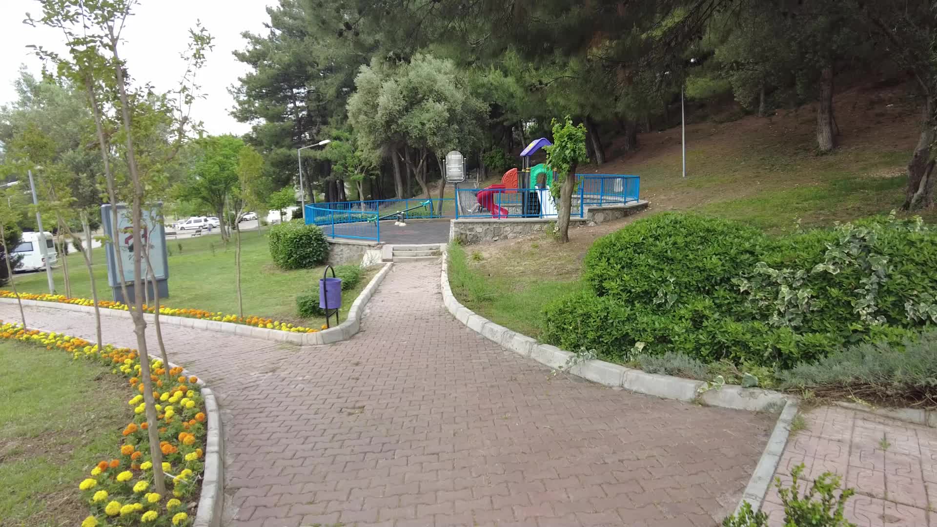 BORNOVA BELEDİYE BAŞKANI EŞKİ: “TÜM BORNOVA'YA YAYACAĞIMIZ PEYZAJ ÇALIŞMALARINA BAŞLADIK”
