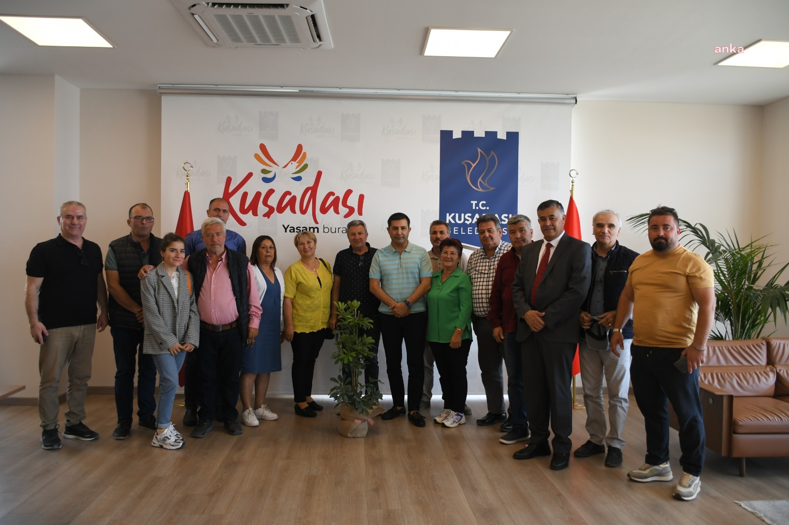KUŞADASI BELEDİYE BAŞKANI ÖMER GÜNEL, MAHALLE MUHTARLARIYLA BİR ARAYA GELDİ