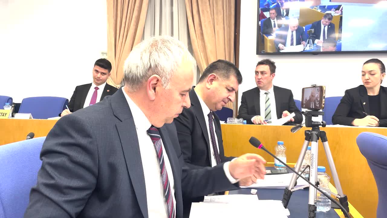 VEHBİ BAKIROĞLU'DAN 'DIŞİŞLERİ TEŞKİLATINI GÜÇLENDİRME VAKFI' TEKLİFİNE TEPKİ: "DAHA ÖNCE DE KURULMUŞ BUNA BENZER VAKIFLARIN İŞLEYİŞİNDE SIKINTILAR VAR. BİZ O ZAMAN NEDEN BÖYLE BİR VAKIF KURUYORUZ?"