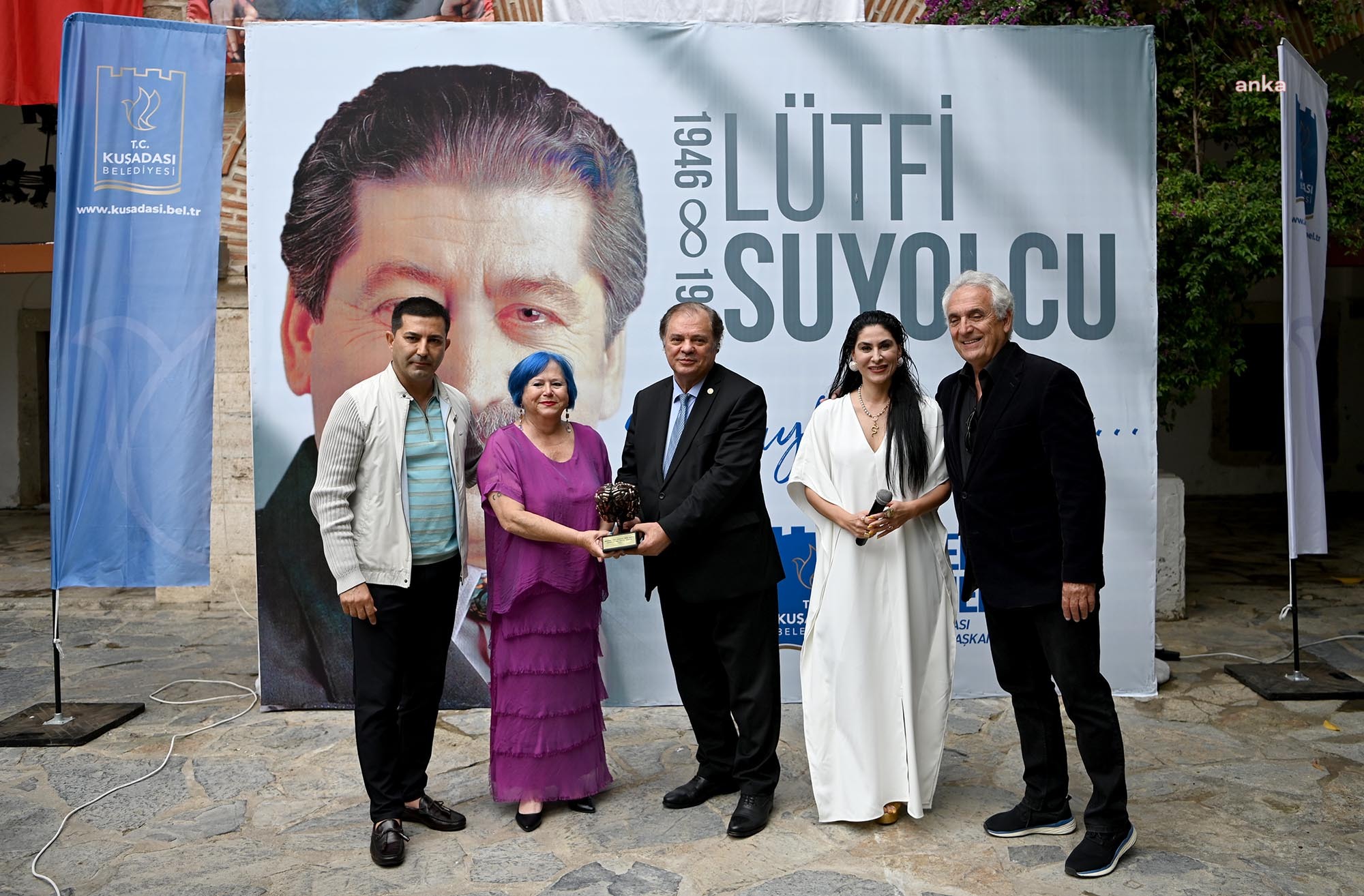 KUŞADASI’NIN ESKİ BELEDİYE BAŞKANI LÜTFİ SUYOLCU ÖLÜMÜNÜN 29. YILINDA ANILDI
