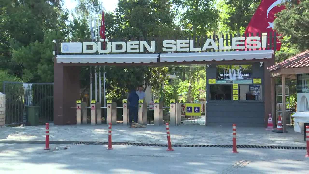 DÜDEN ŞELALESİ TEMİZLENİYOR