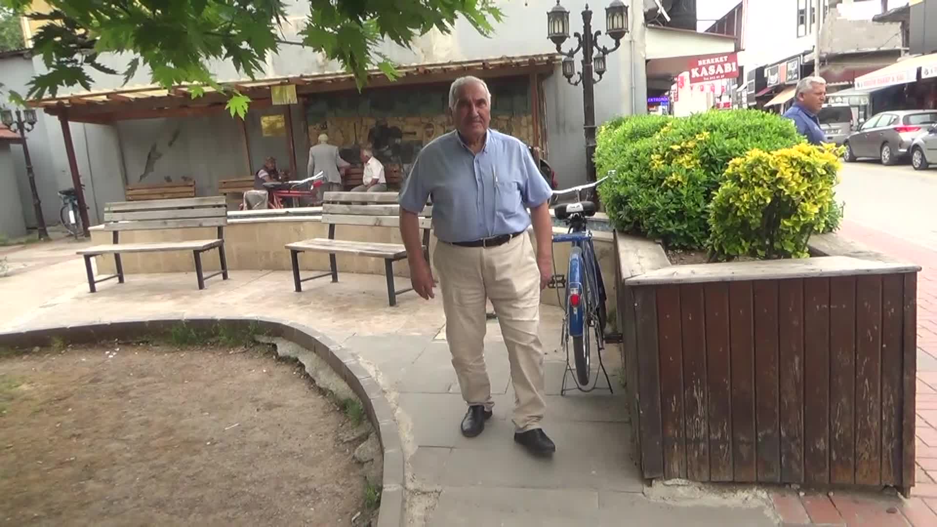 OSMANİYELİ EMEKLİ: "12 BİN LİRA MAAŞ ALIYORUM NE KURBANI? KURBANIN YANINDAN BİLE GEÇEMEM"