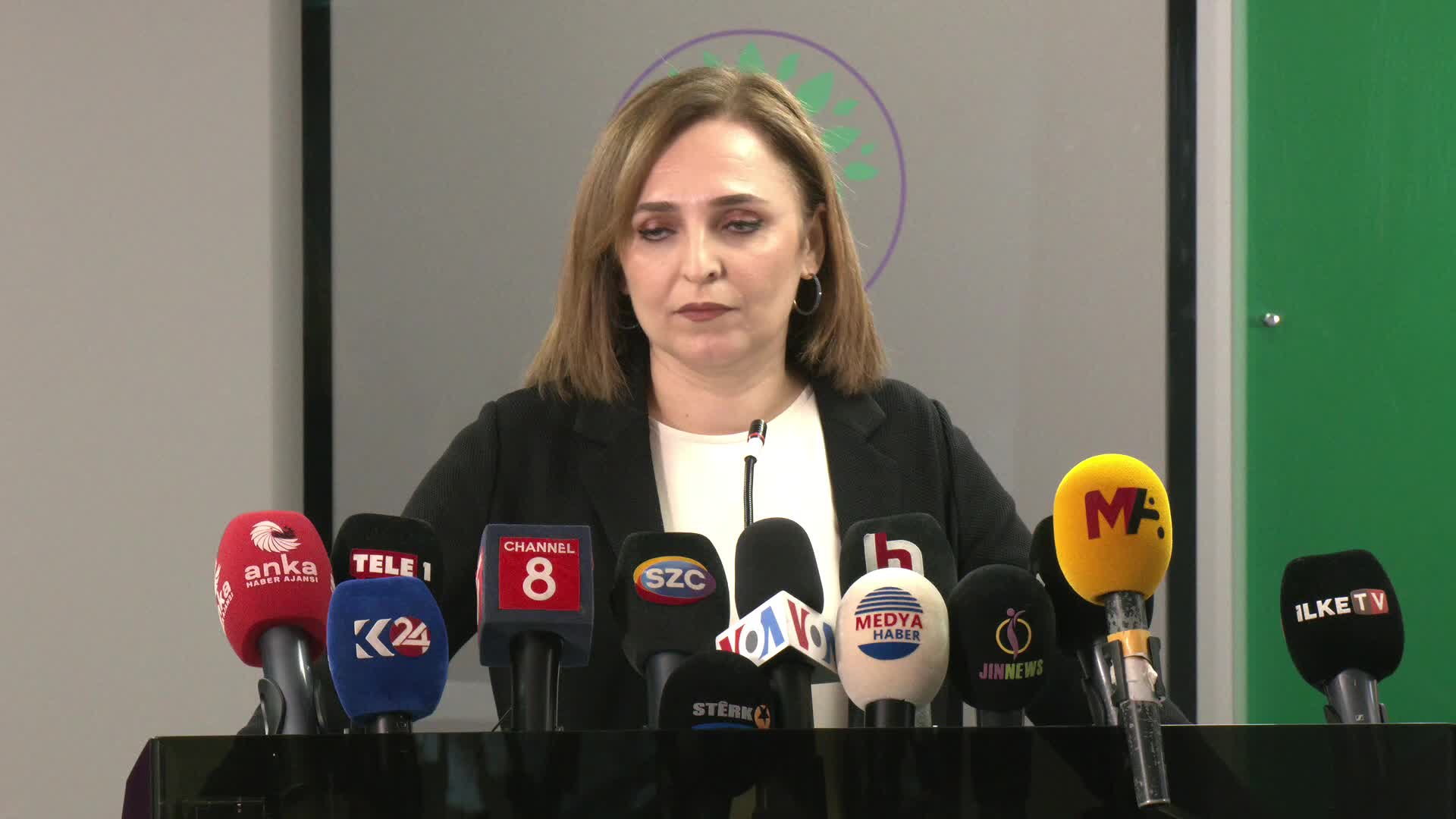 DEM PARTİ'DEN KOBANİ DAVASI KARARI SONRASI ÜÇ İLDE BULUŞMA ÇAĞRISI..."YUMUŞAMA SİYASETİNİN EMARELERİ BUYSA NORMALLEŞMEYİ DÜŞÜNEMİYORUZ"