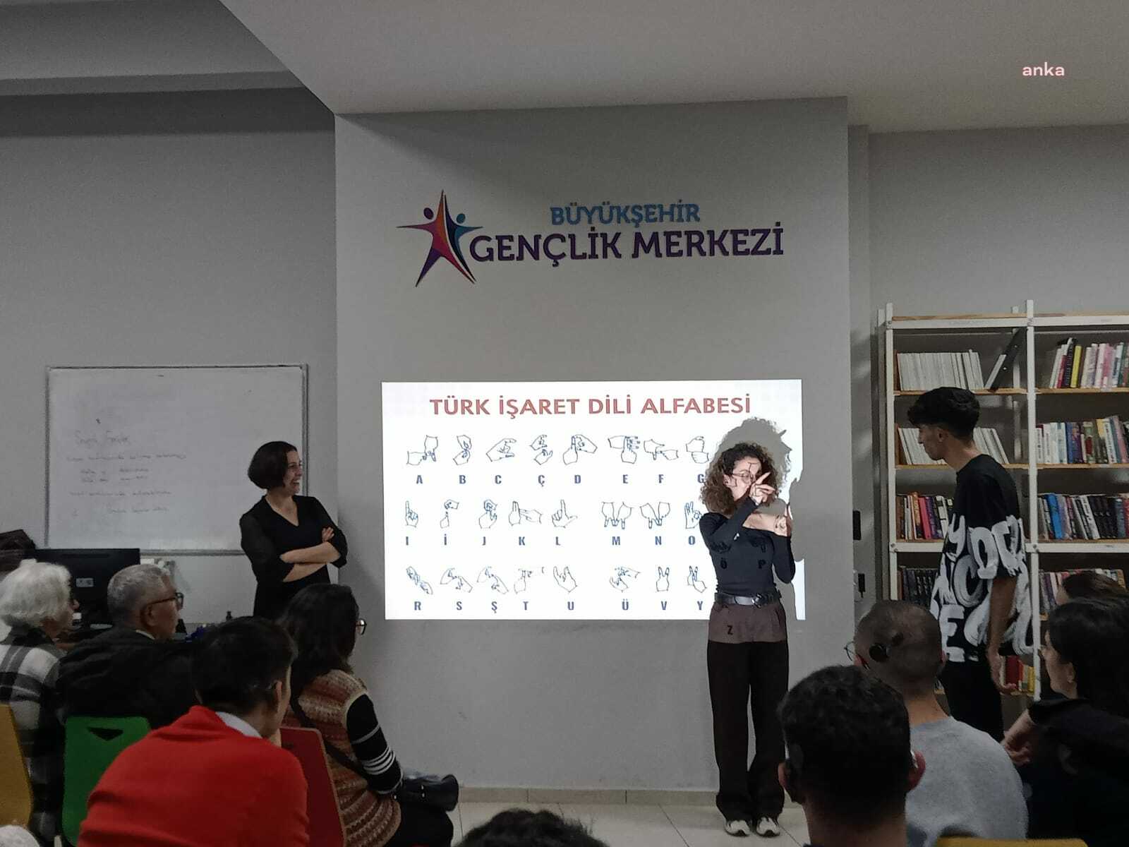 ESKİŞEHİRŞEHİR BÜYÜKŞEHİR'DEN 'ENGELSİZ BULUŞMA VE GÜNLÜK YAŞAMDA İŞARET DİLİ' ETKİNLİĞİ