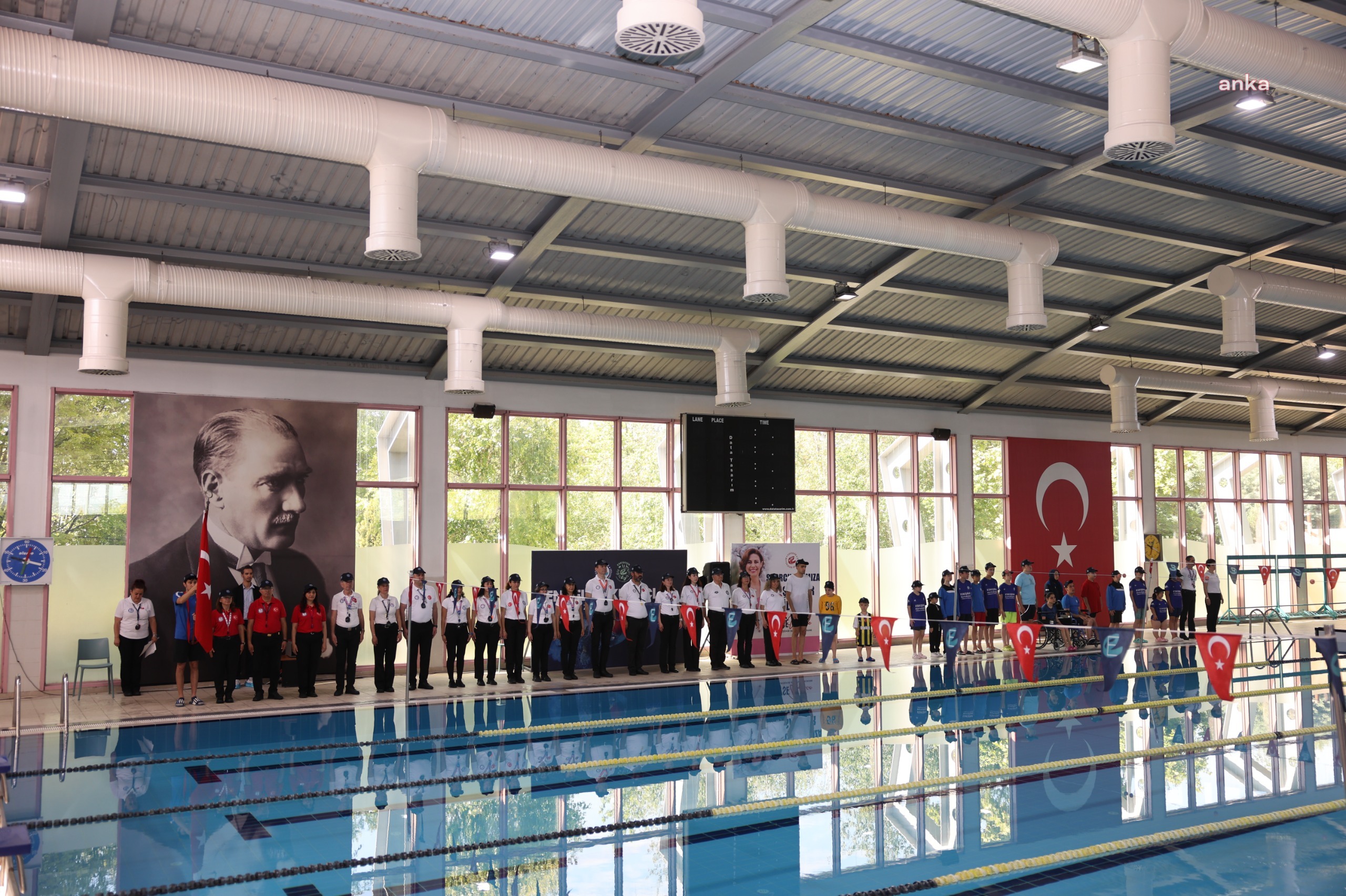 ESKİŞEHİR BÜYÜKŞEHİR'İN DÜZENLEDİĞİ 'ENGELSİZ KULAÇLAR YÜZME YARIŞLARI'NDAN RENKLİ GÖRÜNTÜLER