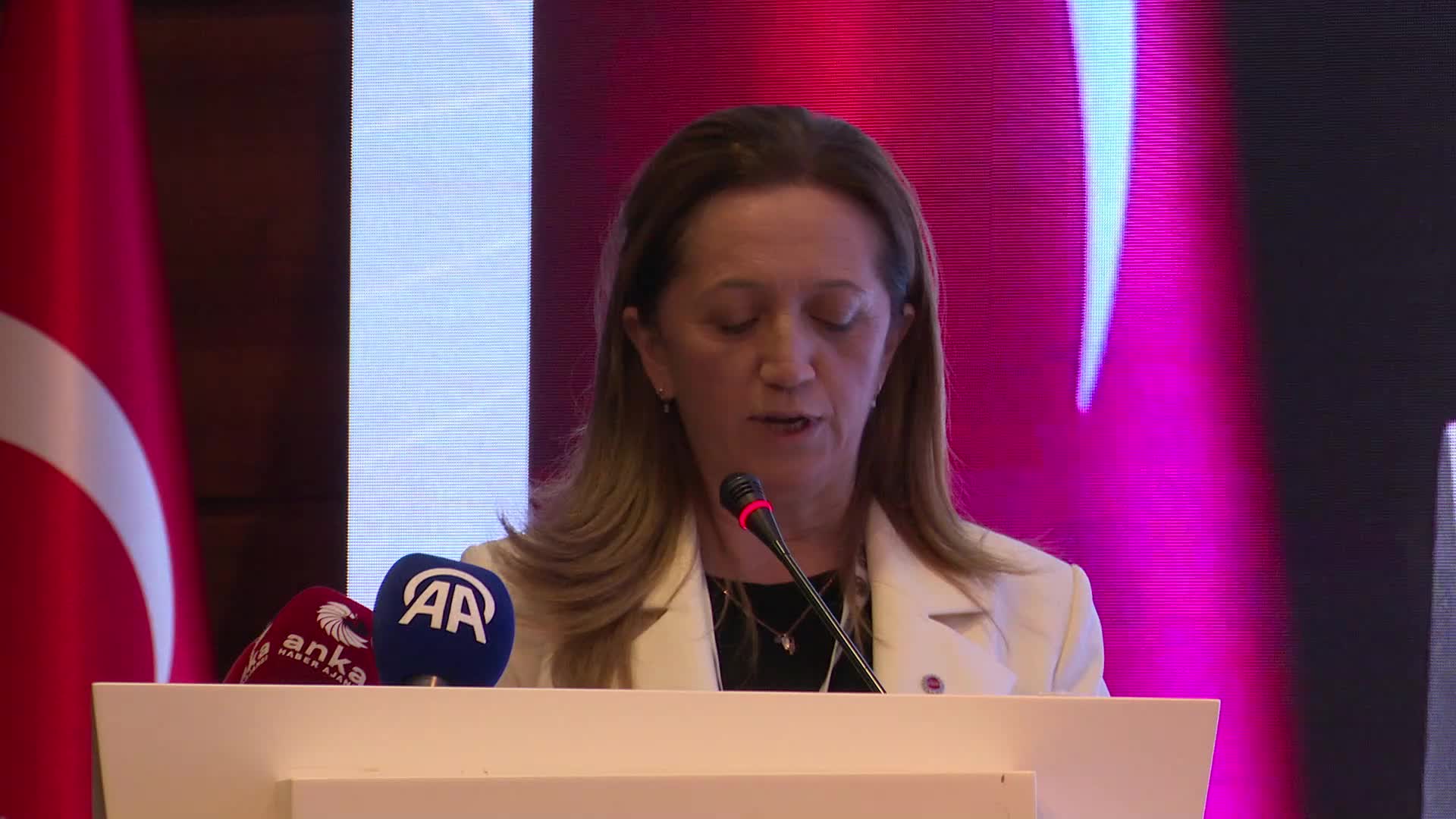 TÜRKİYE BAROLAR BİRLİĞİ BAŞKAN YARDIMCISI ALTUN: "ÜLKEDE NE ANAYASA UYGULANMAKTA NE DE ANAYASA MAHKEMESİ KARARLARI...''