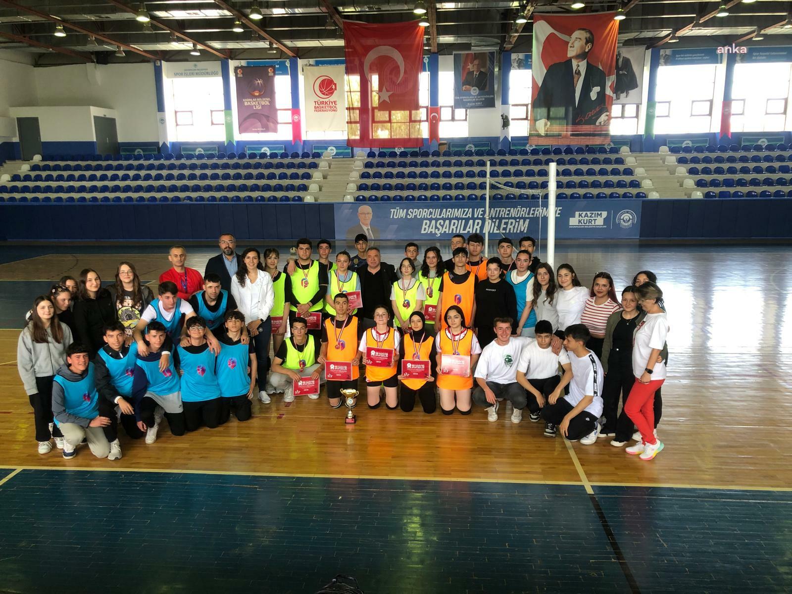 ODUNPAZARI'NDA 19 MAYIS SPOR ŞENLİĞİ, 'VOLEYBOL GENÇLER TURNUVASI' İLE DEVAM ETTİ