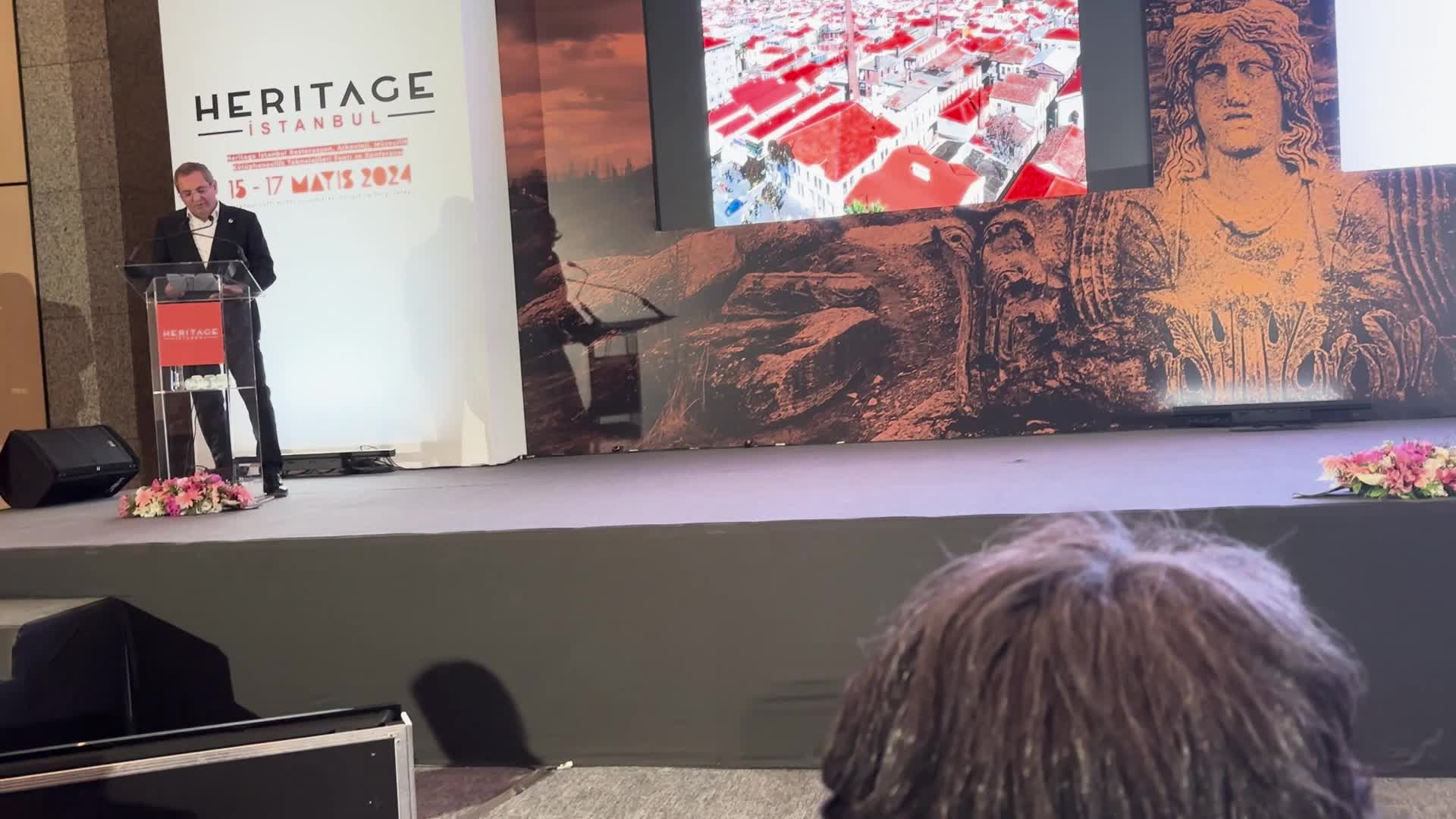 AYVALIK BELEDİYE BAŞKANI ERGİN, ULUSLARARASI KONFERANSTA UNESCO DÜNYA MİRASI SÜRECİNİ ANLATTI