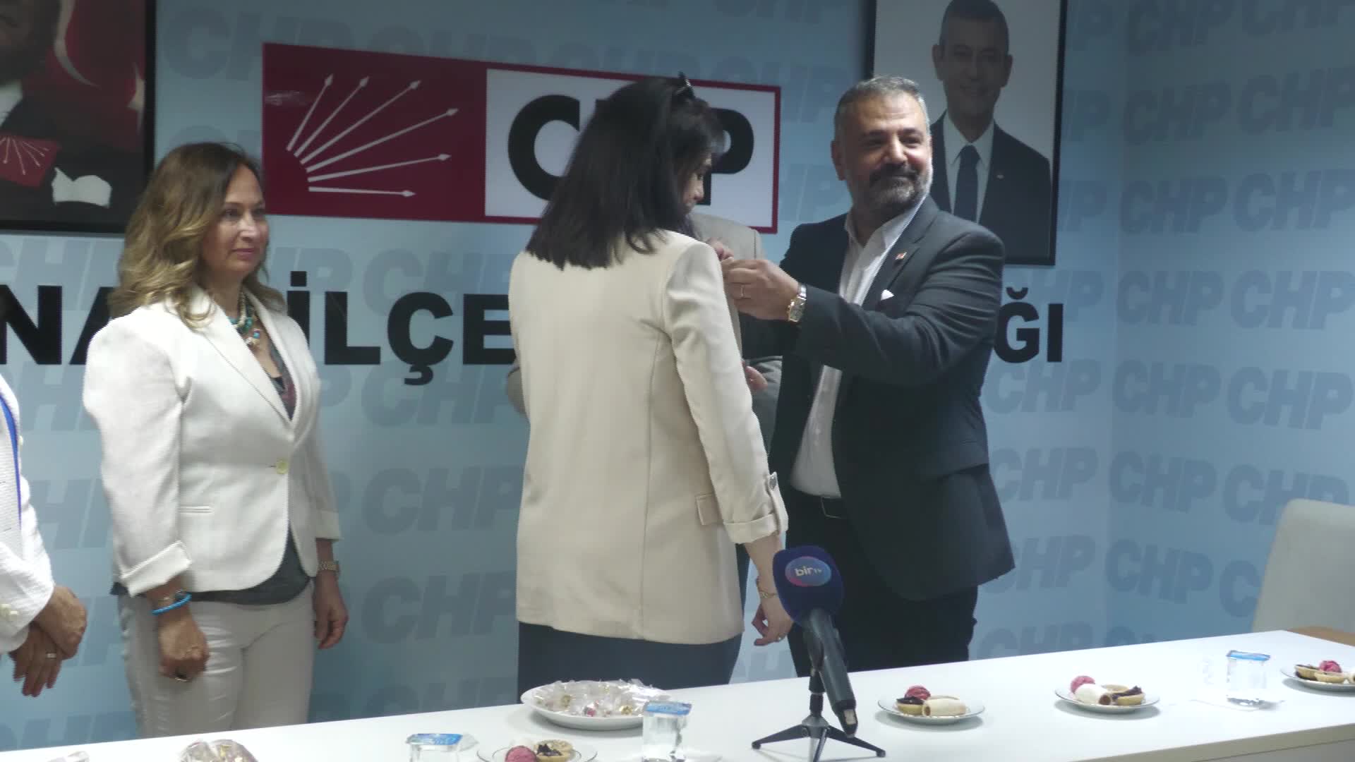 İZMİR'DE DEVA PARTİSİ'NDEN İSTİFA EDEN 83 İSİM CHP'YE KATILDI