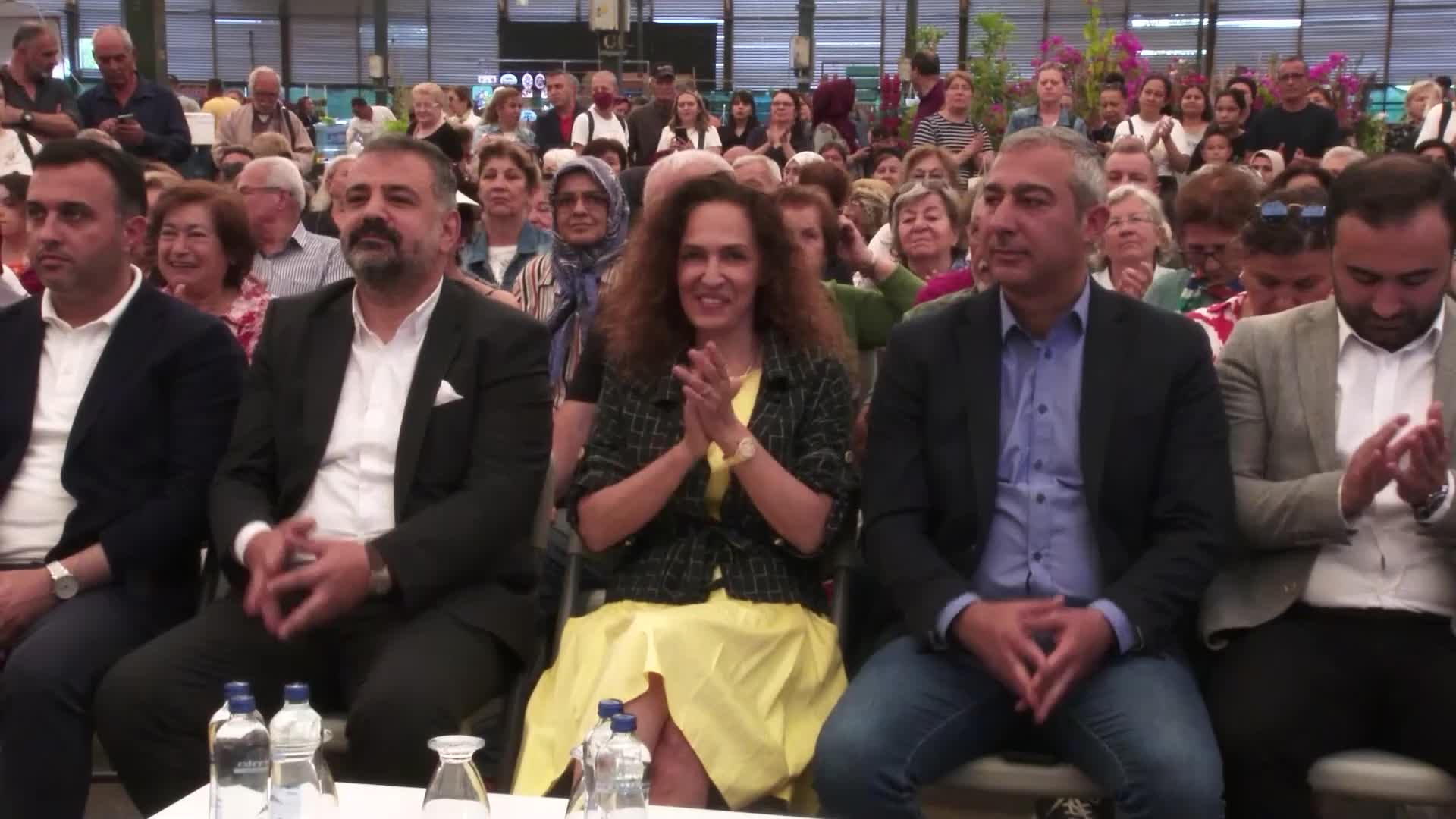 KARŞIYAKA ÇİÇEK FESTİVALİ KAPILARINI AÇTI
