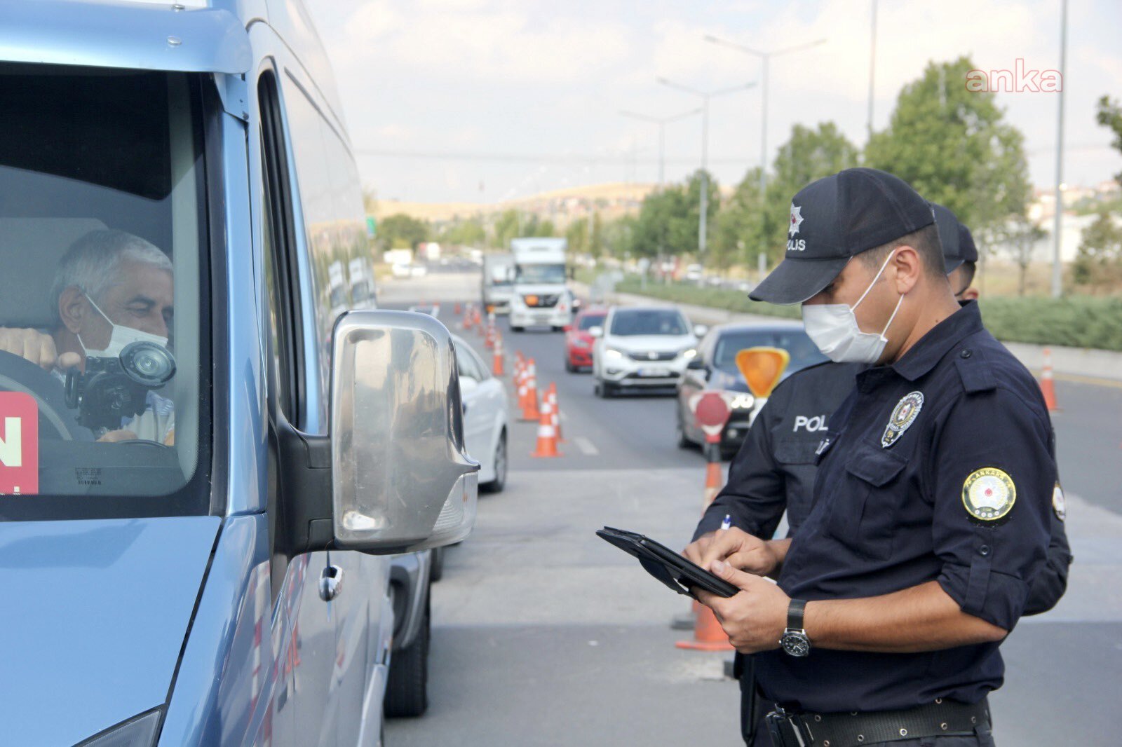 İSTANBUL'DA 142 BİN 4 KİŞİYE GBT SORGULAMASI: ARANAN 454 ŞÜPHELİ İLE 240 YOKLAMA KAÇAĞI YAKALANDI