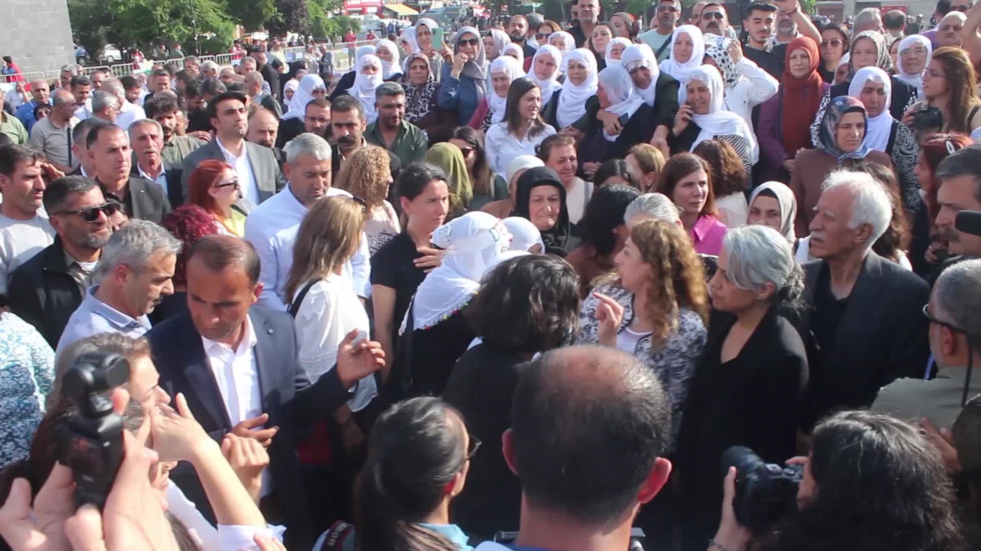 KOBANİ DAVASI KARARLARI DİYARBAKIR’DA PROTESTO EDİLDİ