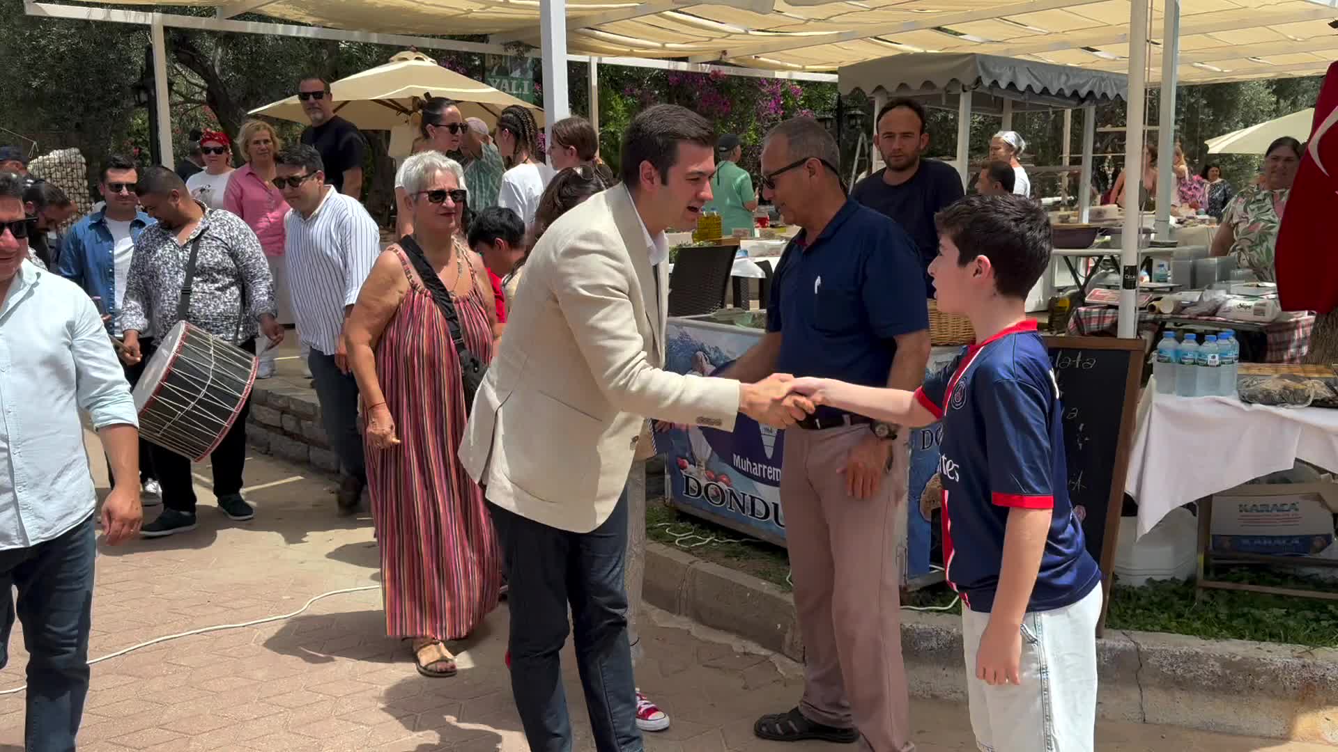 BODRUM'DA “ZEYTİN ÇİÇEĞİ FESTİVALİ” RENKLİ GÖRÜNTÜLERLE BAŞLADI