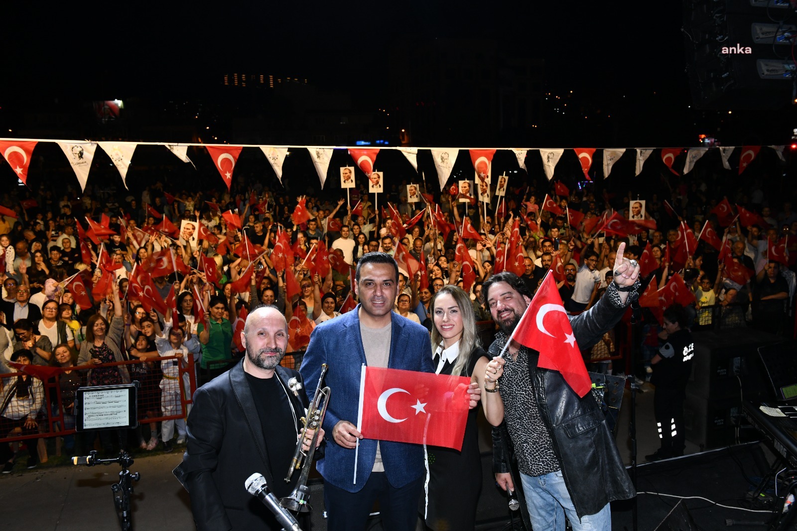 ÇİĞLİ, 19 MAYIS'I COŞKUYLA KUTLADI