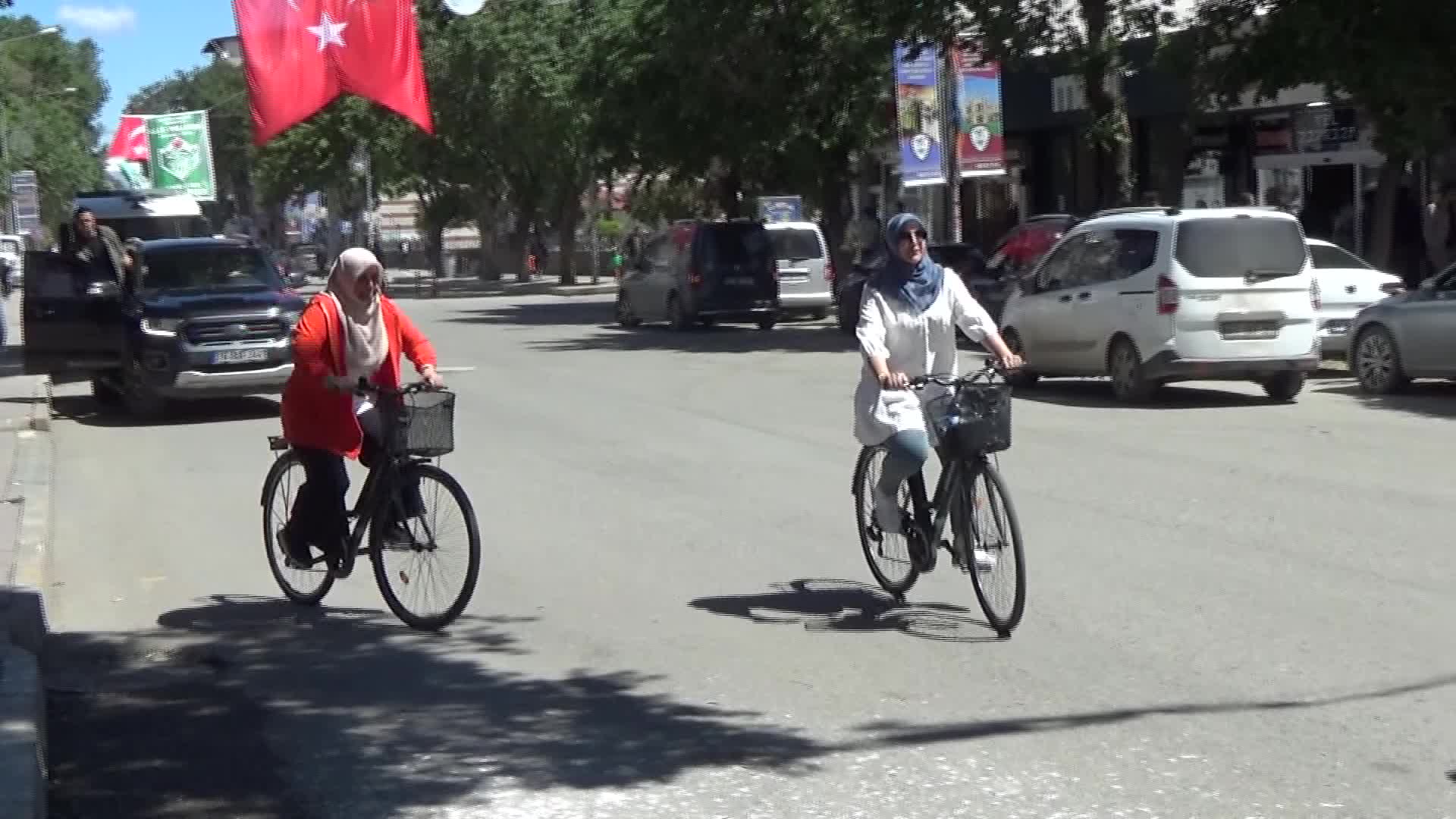 IĞDIR'DA GENÇLİK BAYRAMI İÇİN PEDAL ÇEVİRDİLER