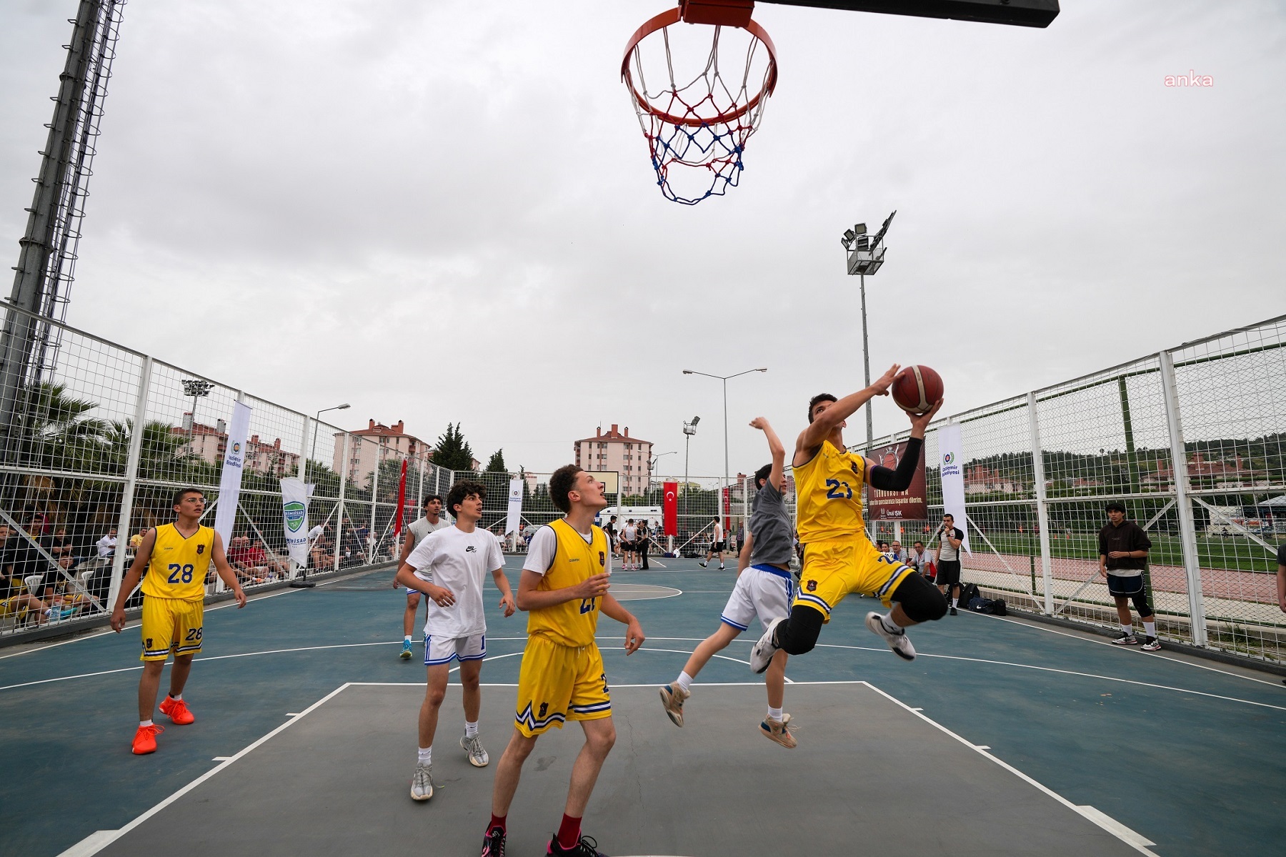 GAZİEMİR’DE 50 TAKIM, SOKAK BASKETBOLU TURNUVASINDA REKABET ETTİ
