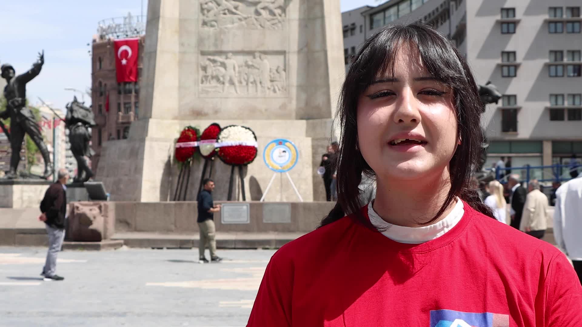LÖSEV'Lİ GENÇLER 19 MAYIS'TA ATATÜRK'Ü ANDI: "ATATÜRK'ÜN İZİNDEYİZ, VAZİFEMİZİN FARKINDAYIZ"