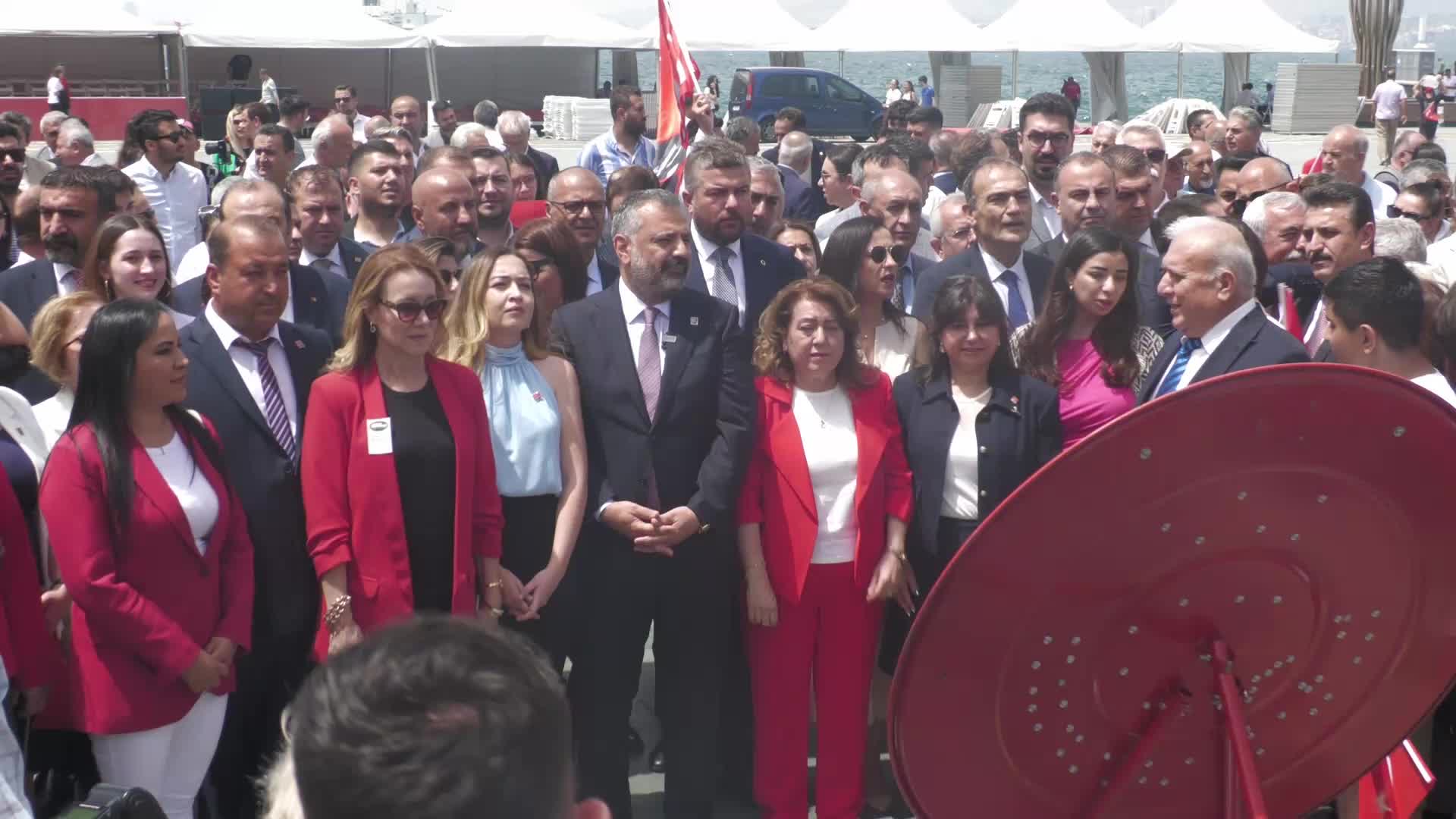 CHP İZMİR'DEN 19 MAYIS KUTLAMASI... ASLANOĞLU: "BU ÜLKEDE BİR TEK GENCİMİZİN UMUDUNU YİTİRMESİNE TAHAMMÜLÜMÜZ YOK"