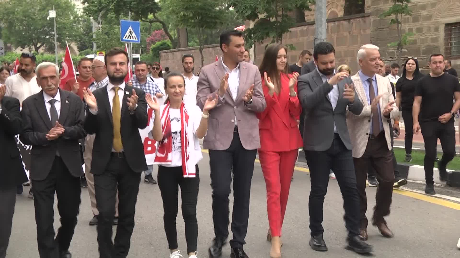 MANİSA BÜYÜKŞEHİR BELEDİYE BAŞKANI ZEYREK, 19 MAYIS KUTLAMALARINA KATILDI