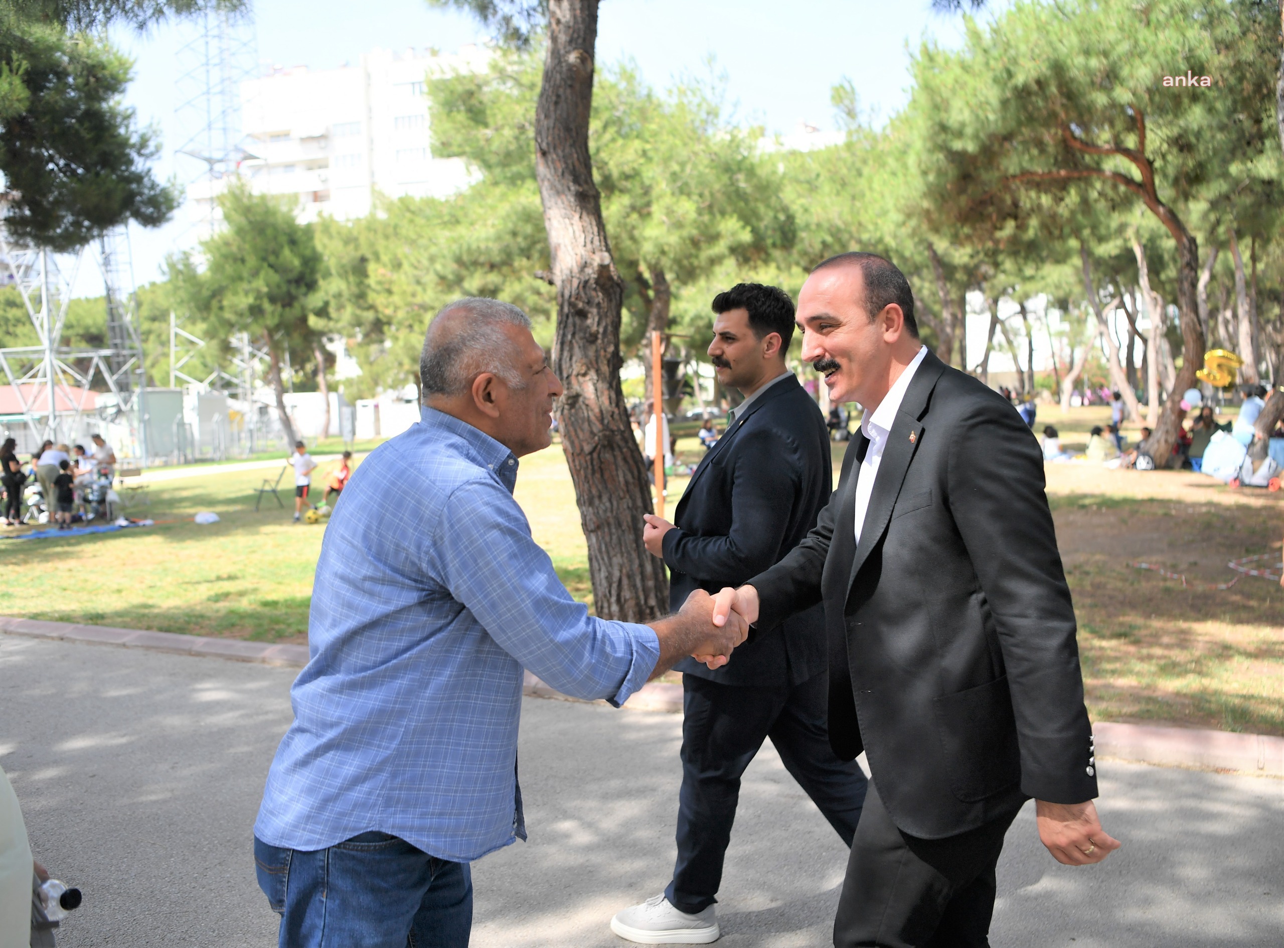 Konyaaltı Belediye Başkanı Kotan, Hayatpark'ta vatandaşlarla buluştu