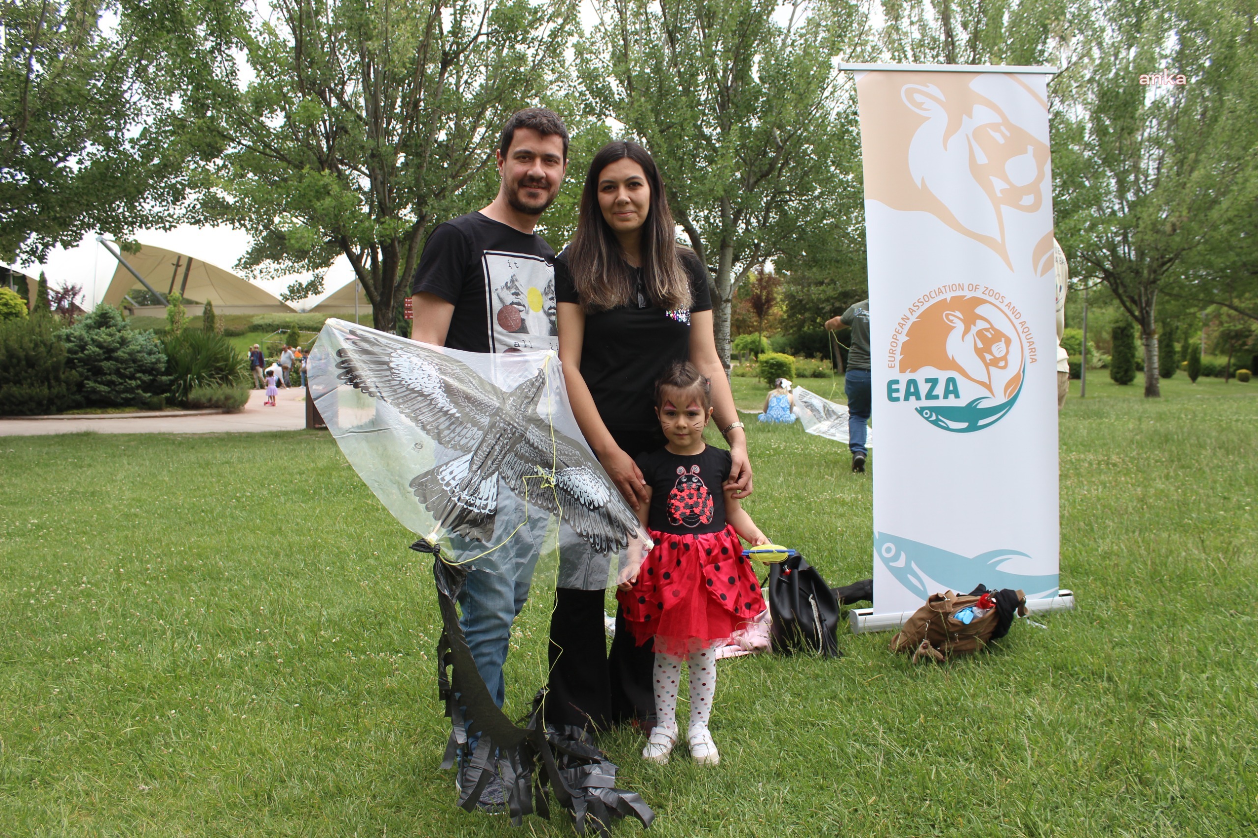 Eskişehir’de uçurtmalarla göçmen kuşlara dikkati çektiler