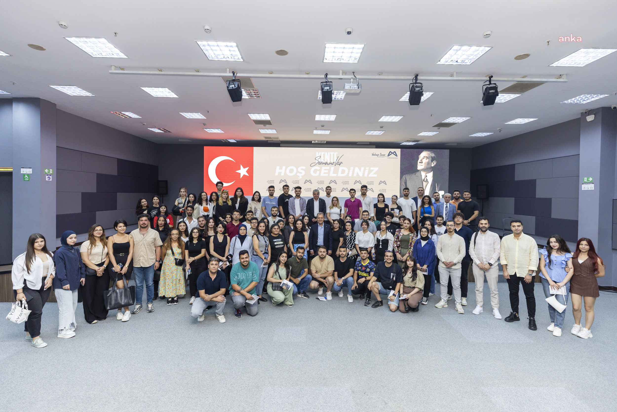 Mersin Büyükşehir Belediye Başkanı Seçer, gençlerle bir araya geldi