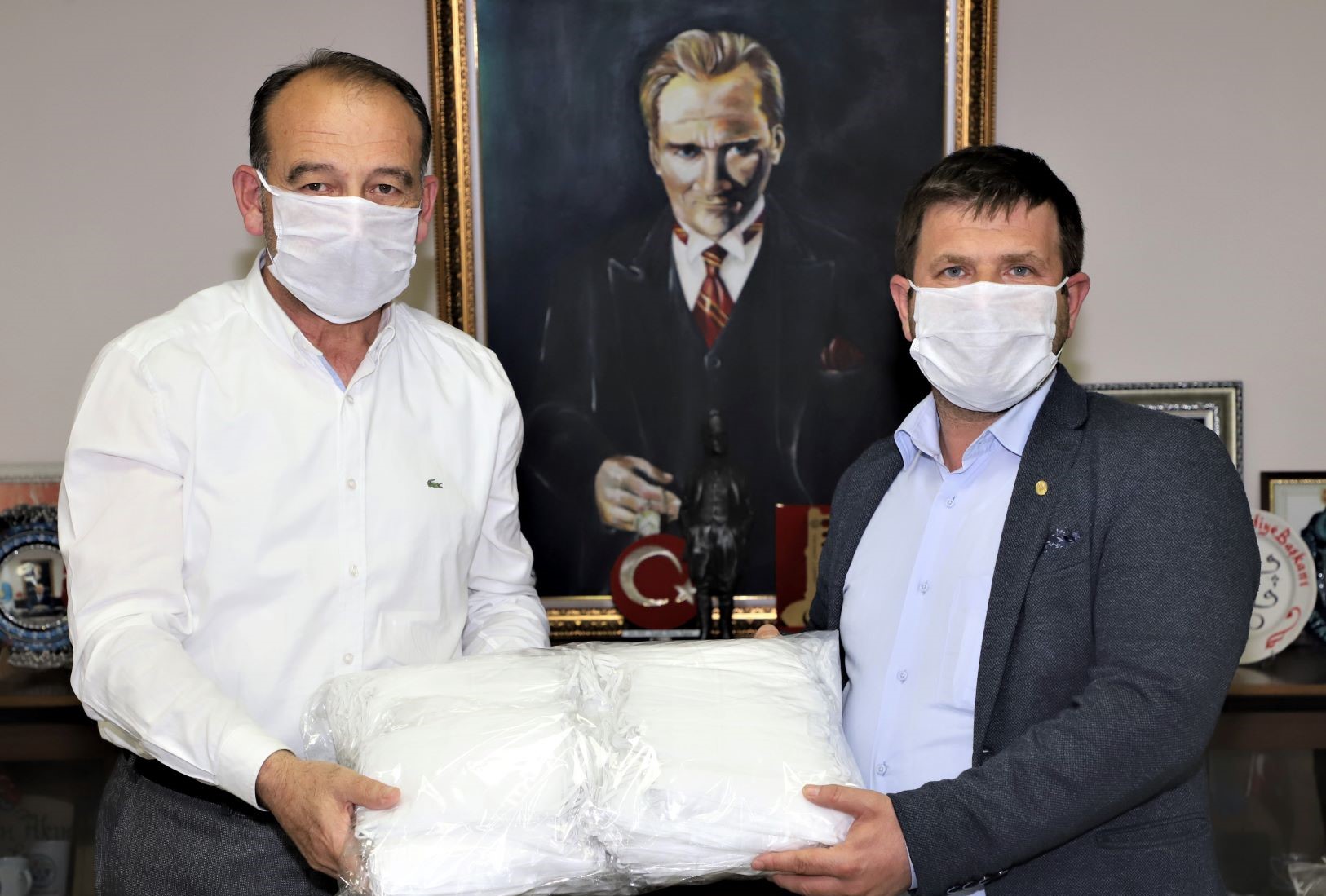 TURGUTLU BELEDİYE BAŞKANI AKIN'DAN MESLEK ODALARINA MASKE YARDIMI
